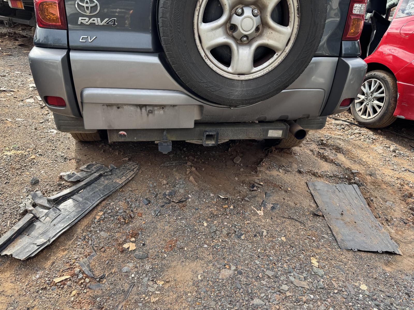 View TOYOTA RAV4 2004 4 Door Station Wagon Breaking