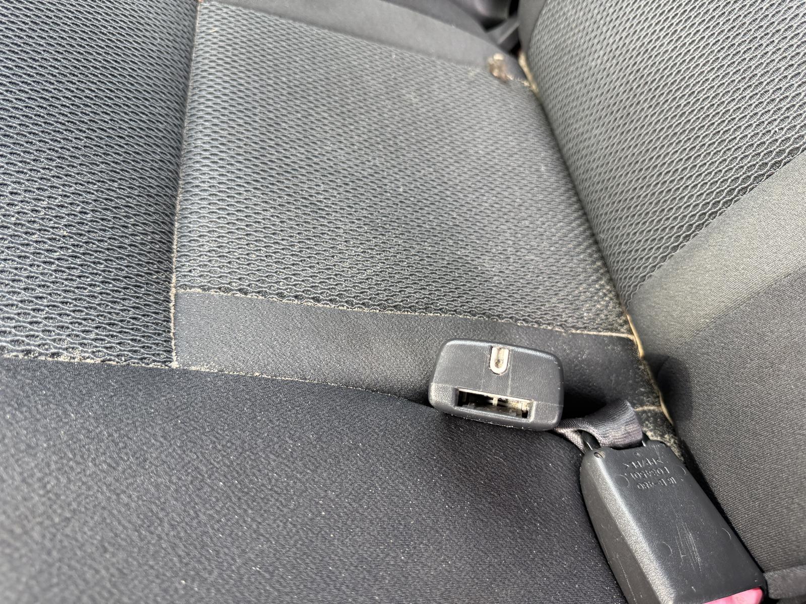 View TOYOTA RAV4 2004 4 Door Station Wagon Breaking