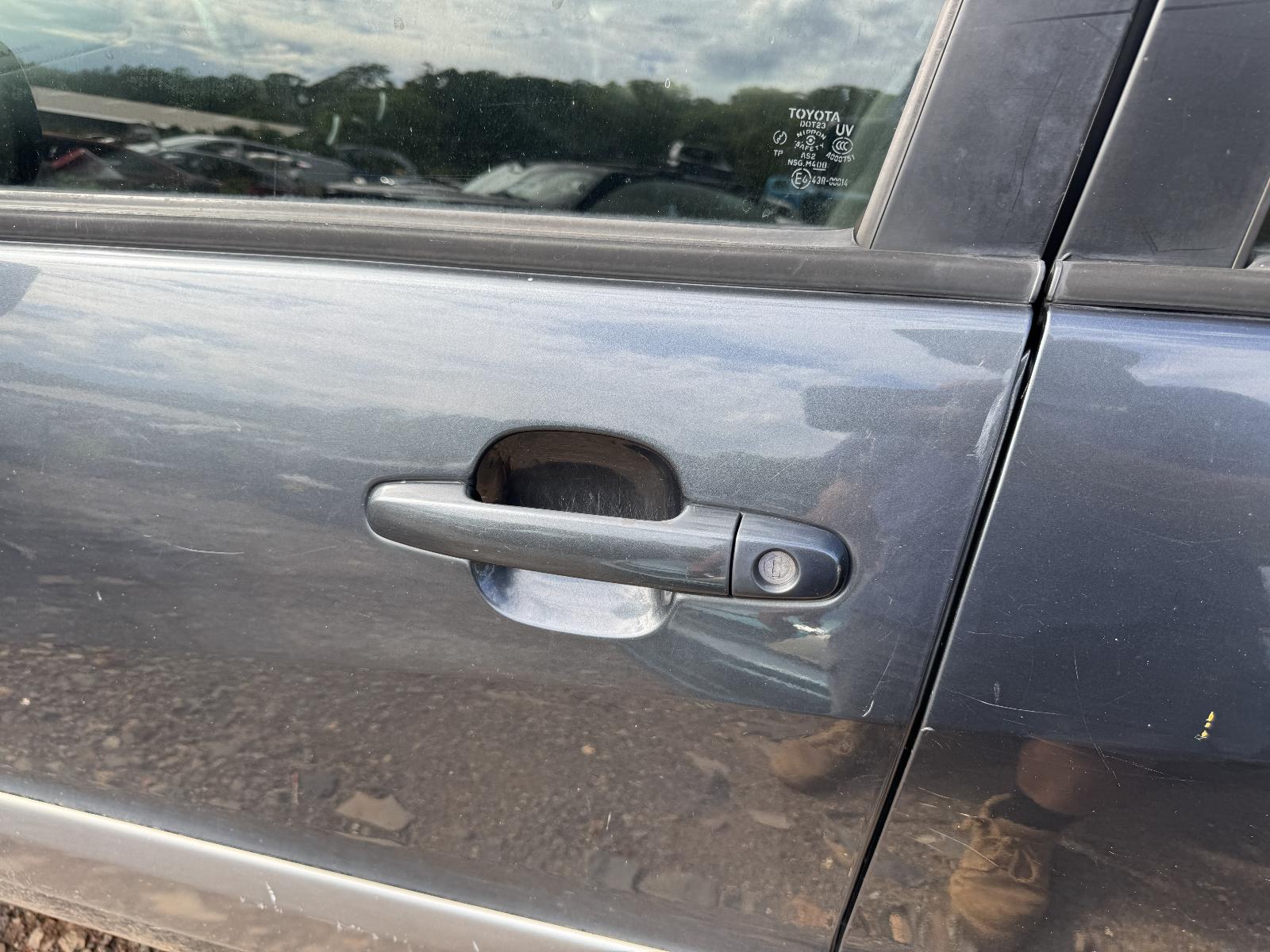 View TOYOTA RAV4 2004 4 Door Station Wagon Breaking