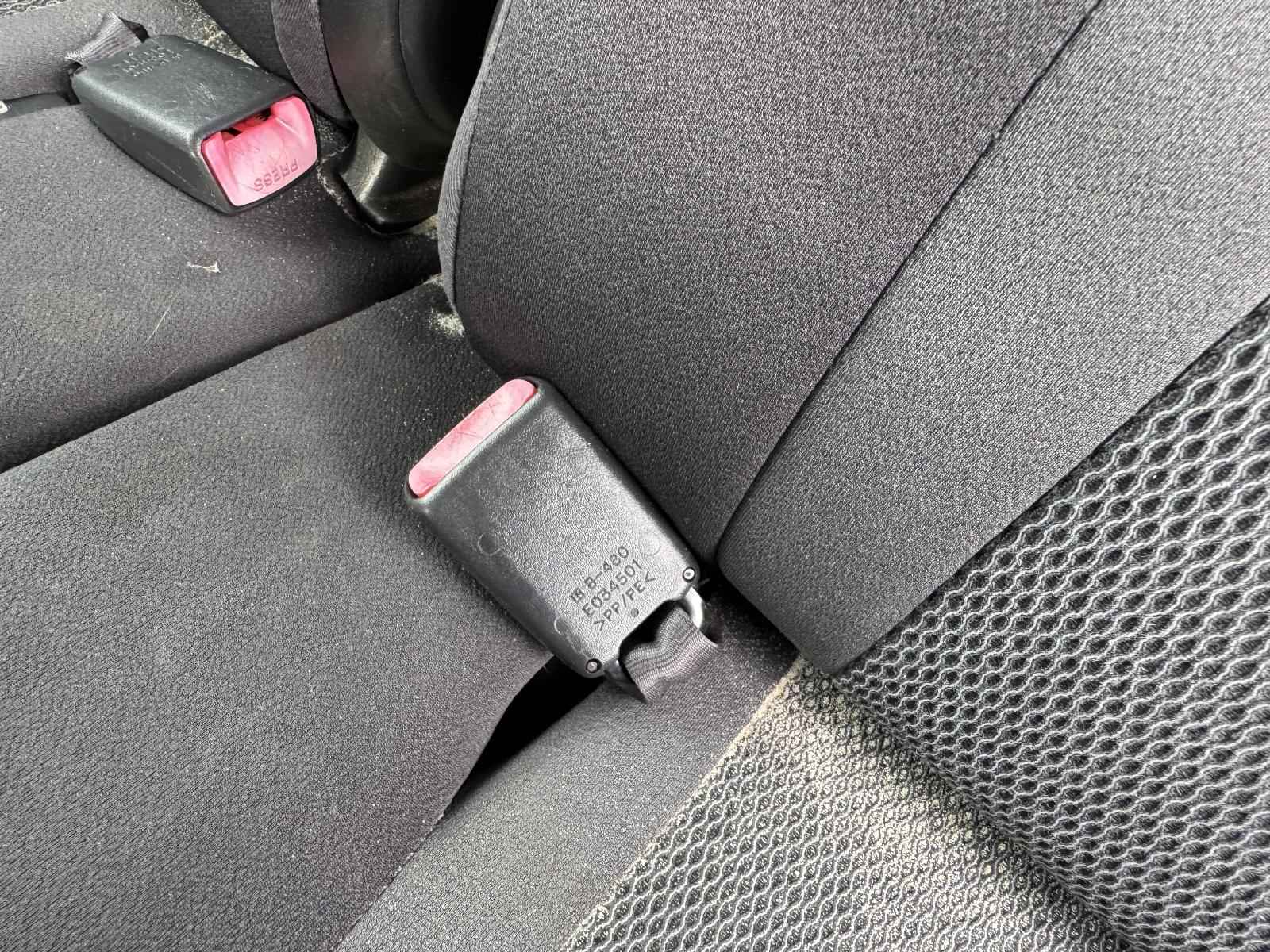 View TOYOTA RAV4 2004 4 Door Station Wagon Breaking