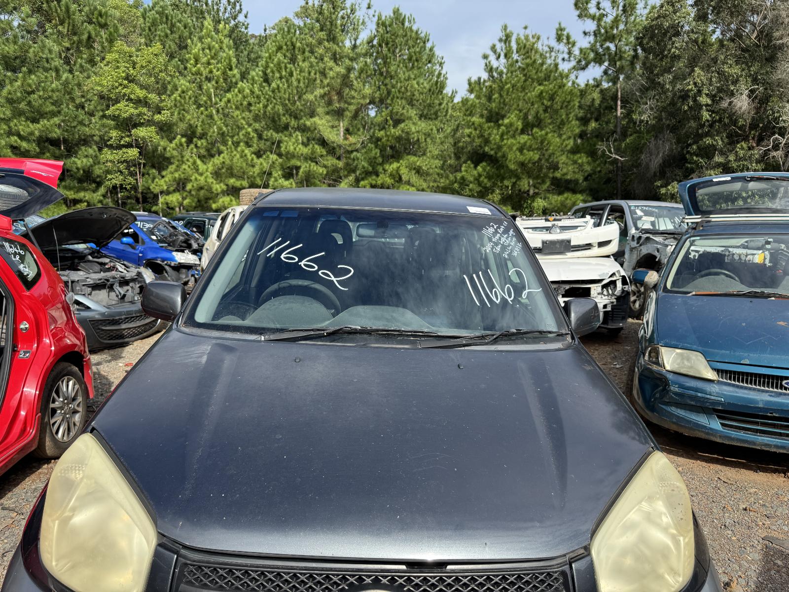 View TOYOTA RAV4 2004 4 Door Station Wagon Breaking