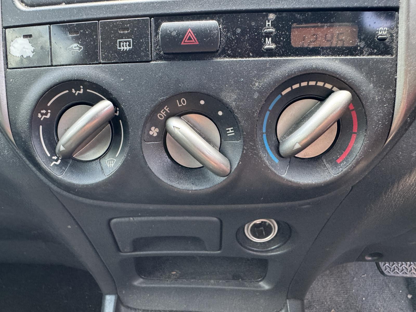 View TOYOTA RAV4 2004 4 Door Station Wagon Breaking