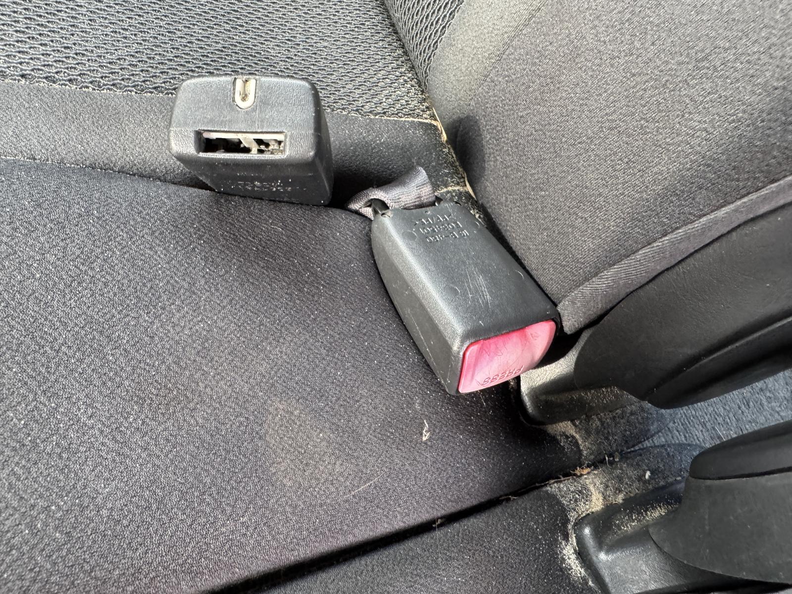 View TOYOTA RAV4 2004 4 Door Station Wagon Breaking
