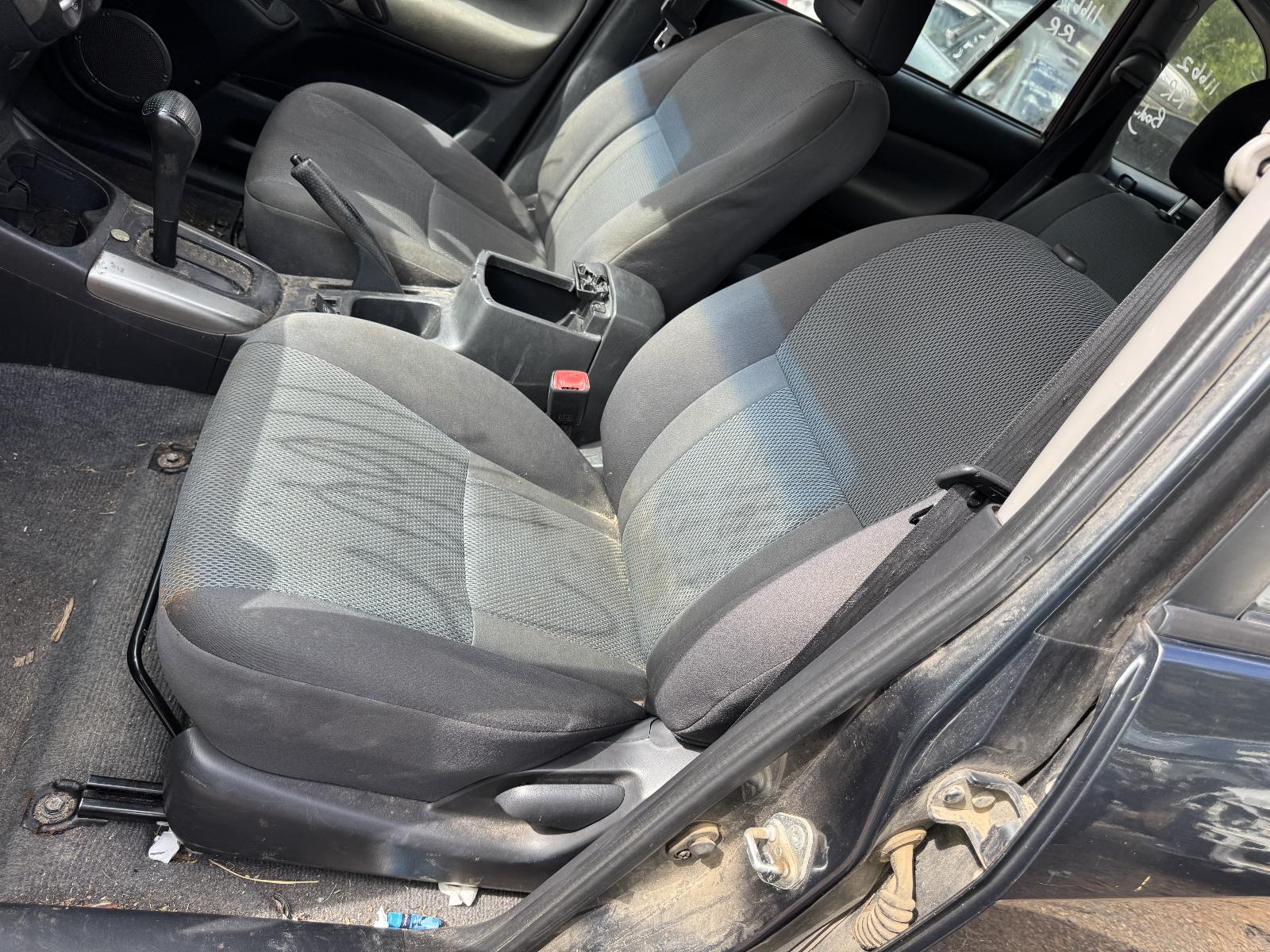 View TOYOTA RAV4 2004 4 Door Station Wagon Breaking
