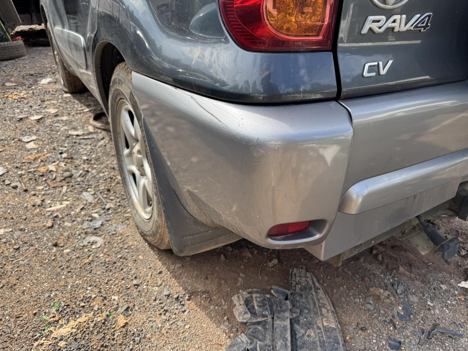 View TOYOTA RAV4 2004 4 Door Station Wagon Breaking