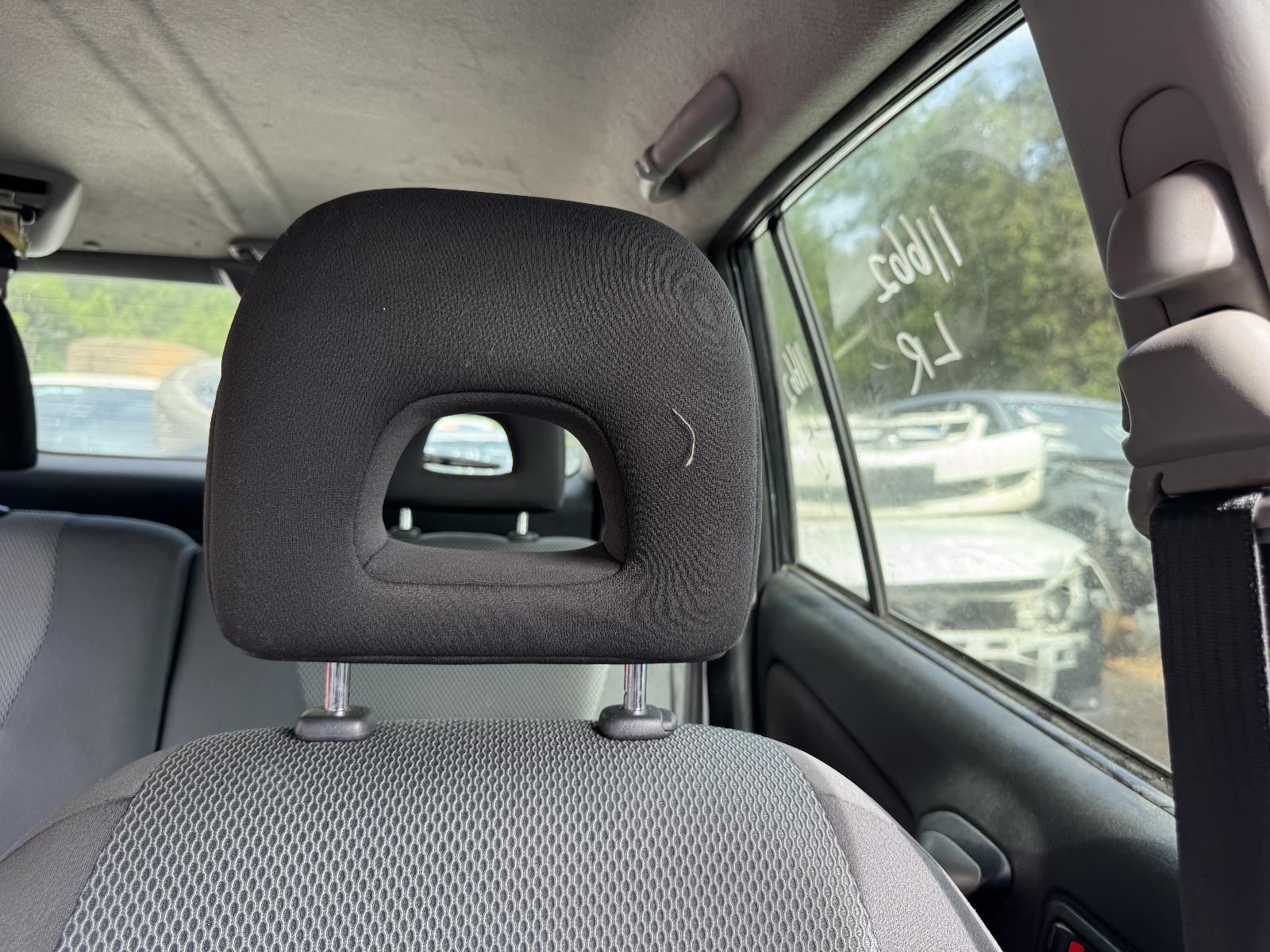 View TOYOTA RAV4 2004 4 Door Station Wagon Breaking