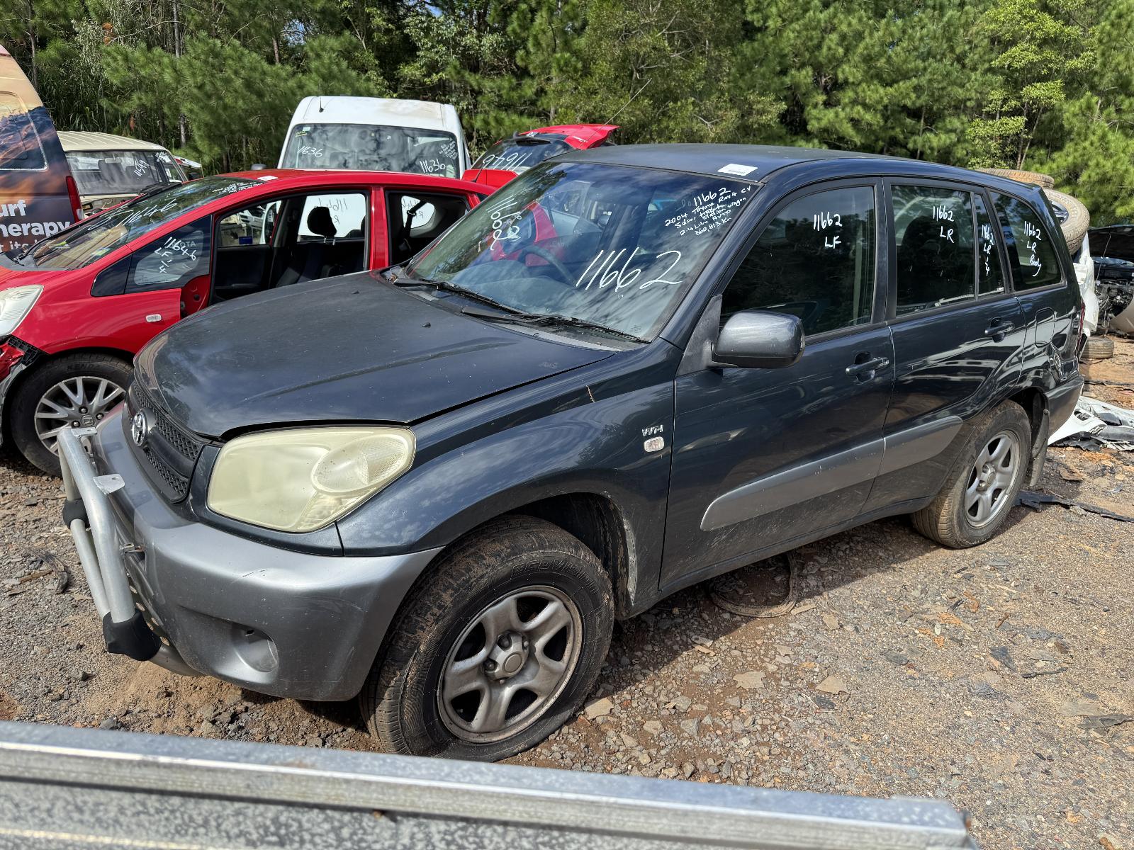 View TOYOTA RAV4 2004 4 Door Station Wagon Breaking