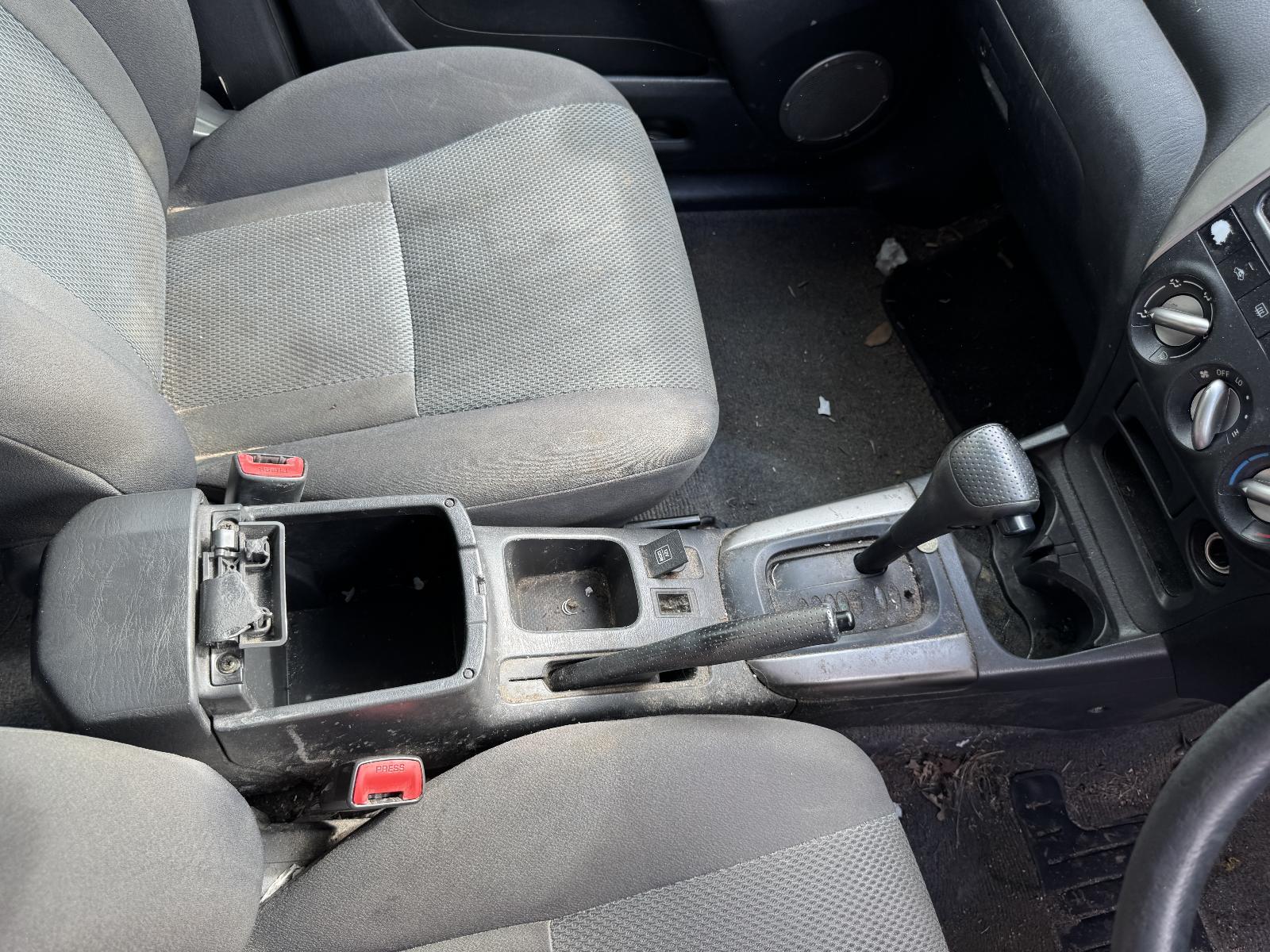 View TOYOTA RAV4 2004 4 Door Station Wagon Breaking