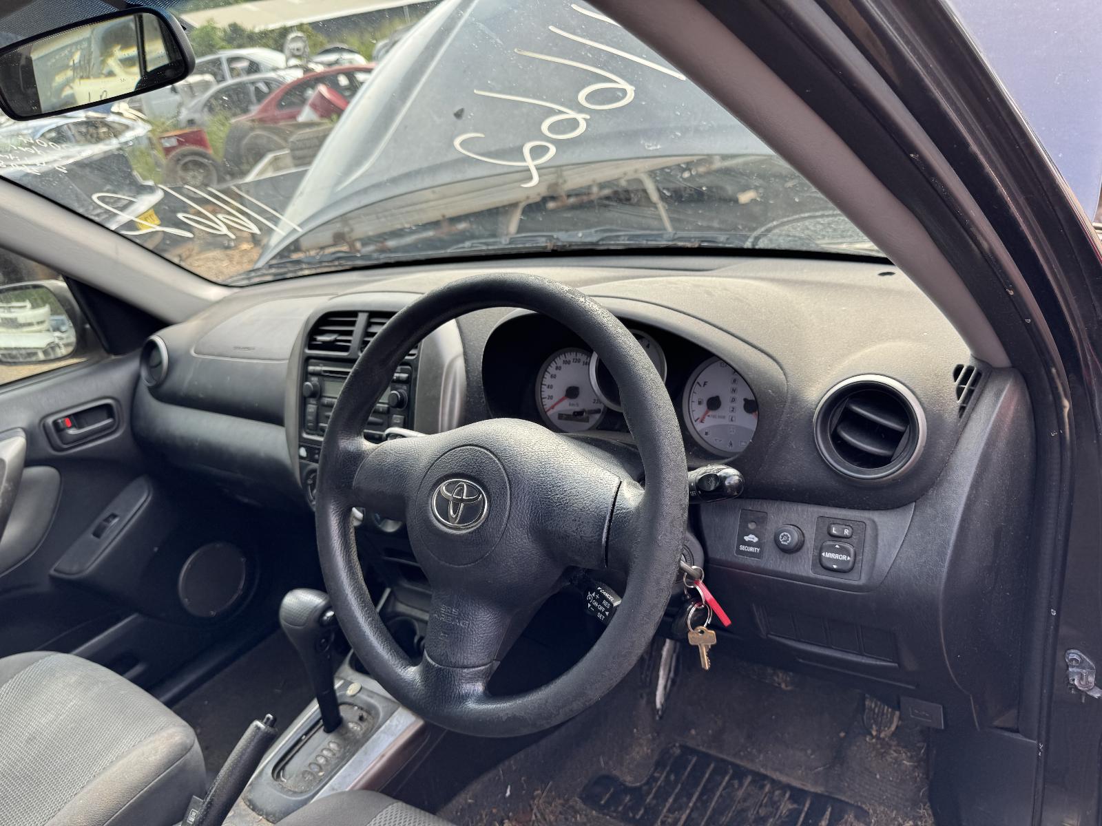 View TOYOTA RAV4 2004 4 Door Station Wagon Breaking