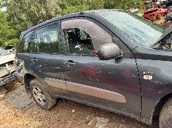 View TOYOTA RAV4 2004 4 Door Station Wagon Breaking