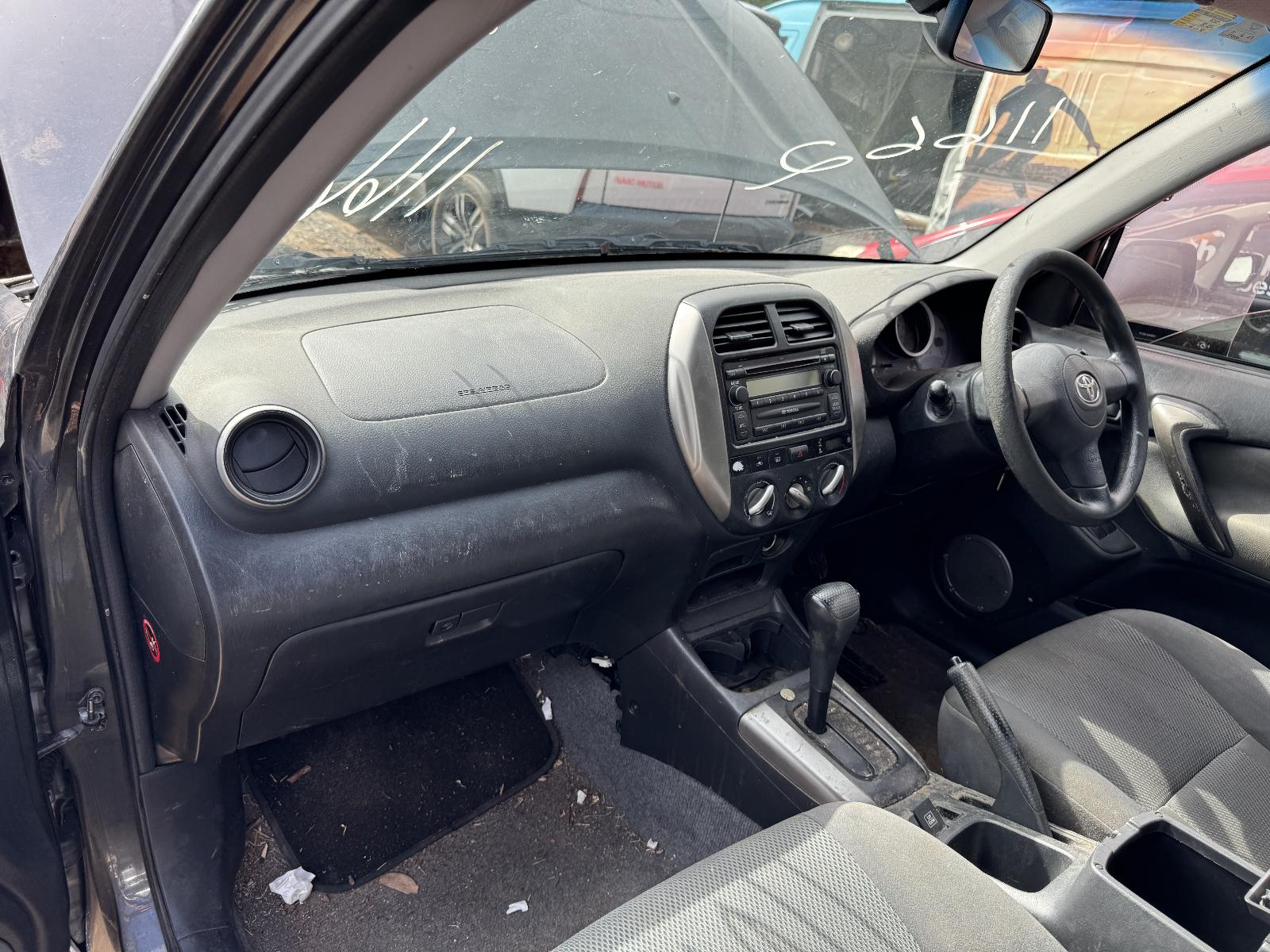 View TOYOTA RAV4 2004 4 Door Station Wagon Breaking