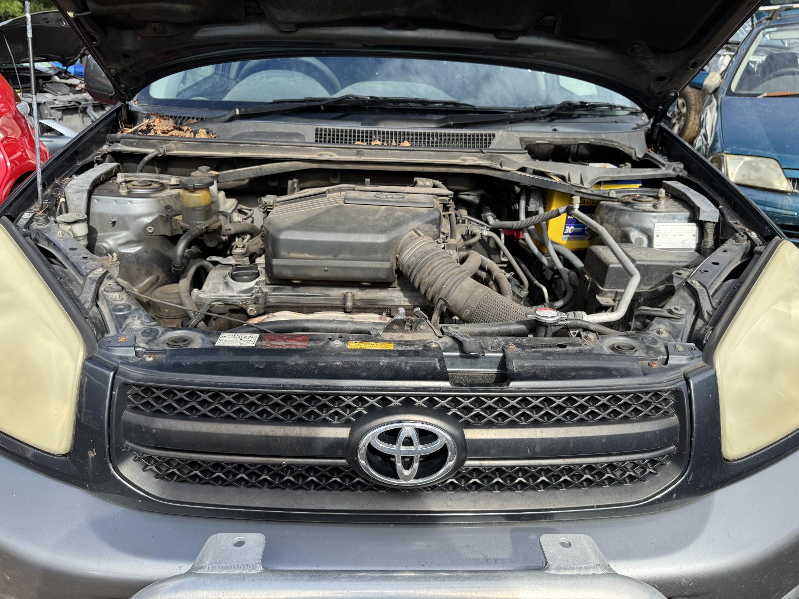 View TOYOTA RAV4 2004 4 Door Station Wagon Breaking