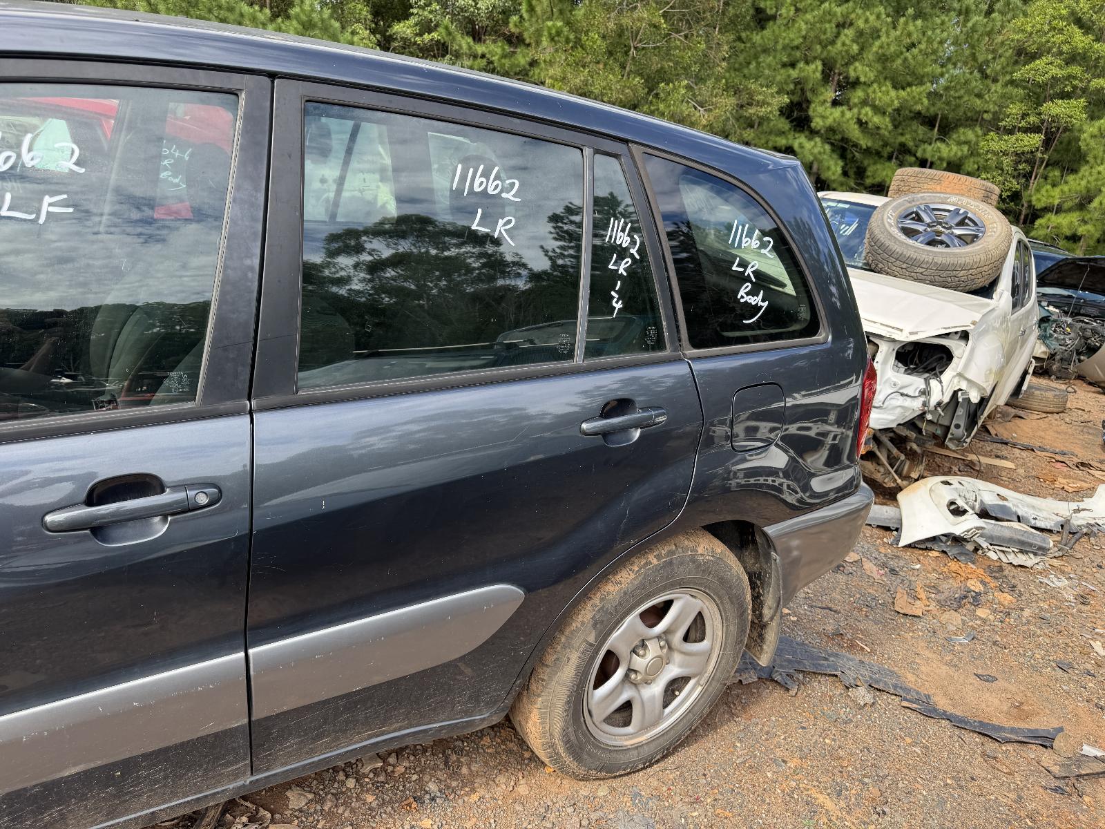 View TOYOTA RAV4 2004 4 Door Station Wagon Breaking