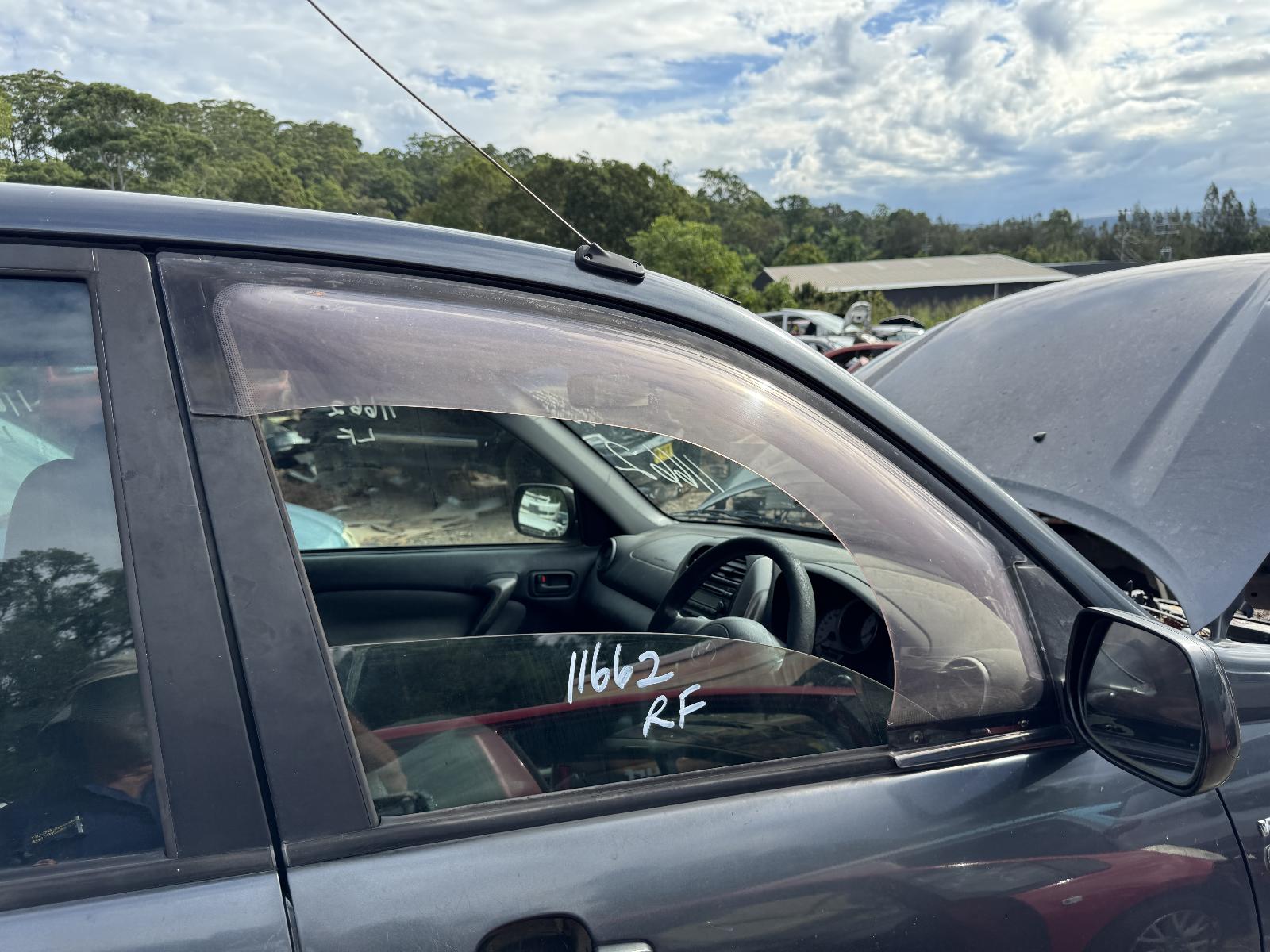 View TOYOTA RAV4 2004 4 Door Station Wagon Breaking