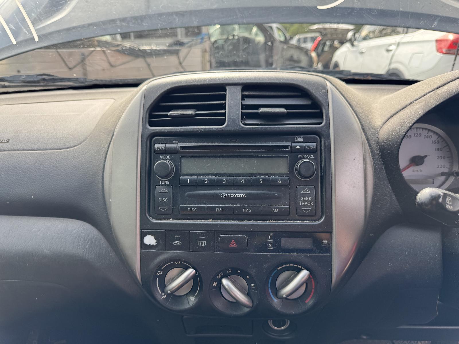 View TOYOTA RAV4 2004 4 Door Station Wagon Breaking