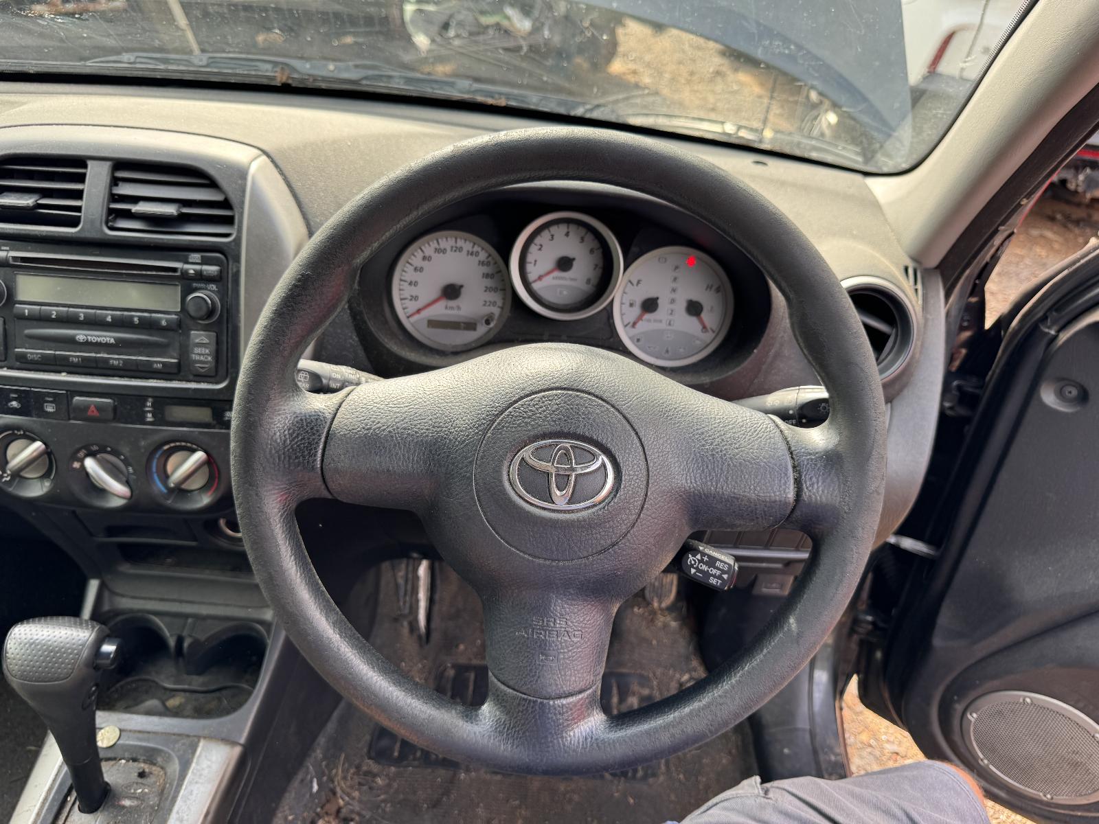 View TOYOTA RAV4 2004 4 Door Station Wagon Breaking