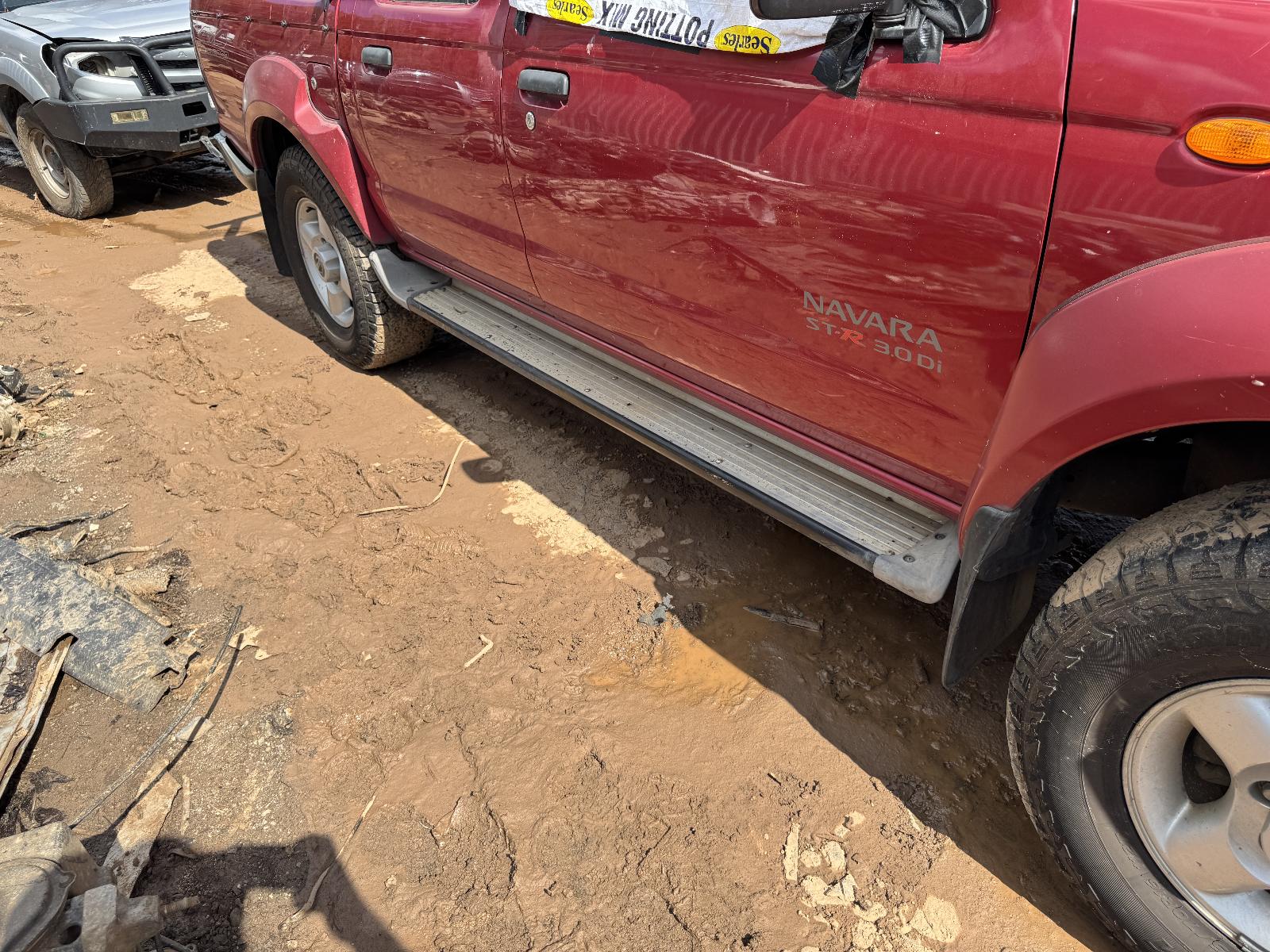 View NISSAN NAVARA 2003 4 Door Utility Breaking