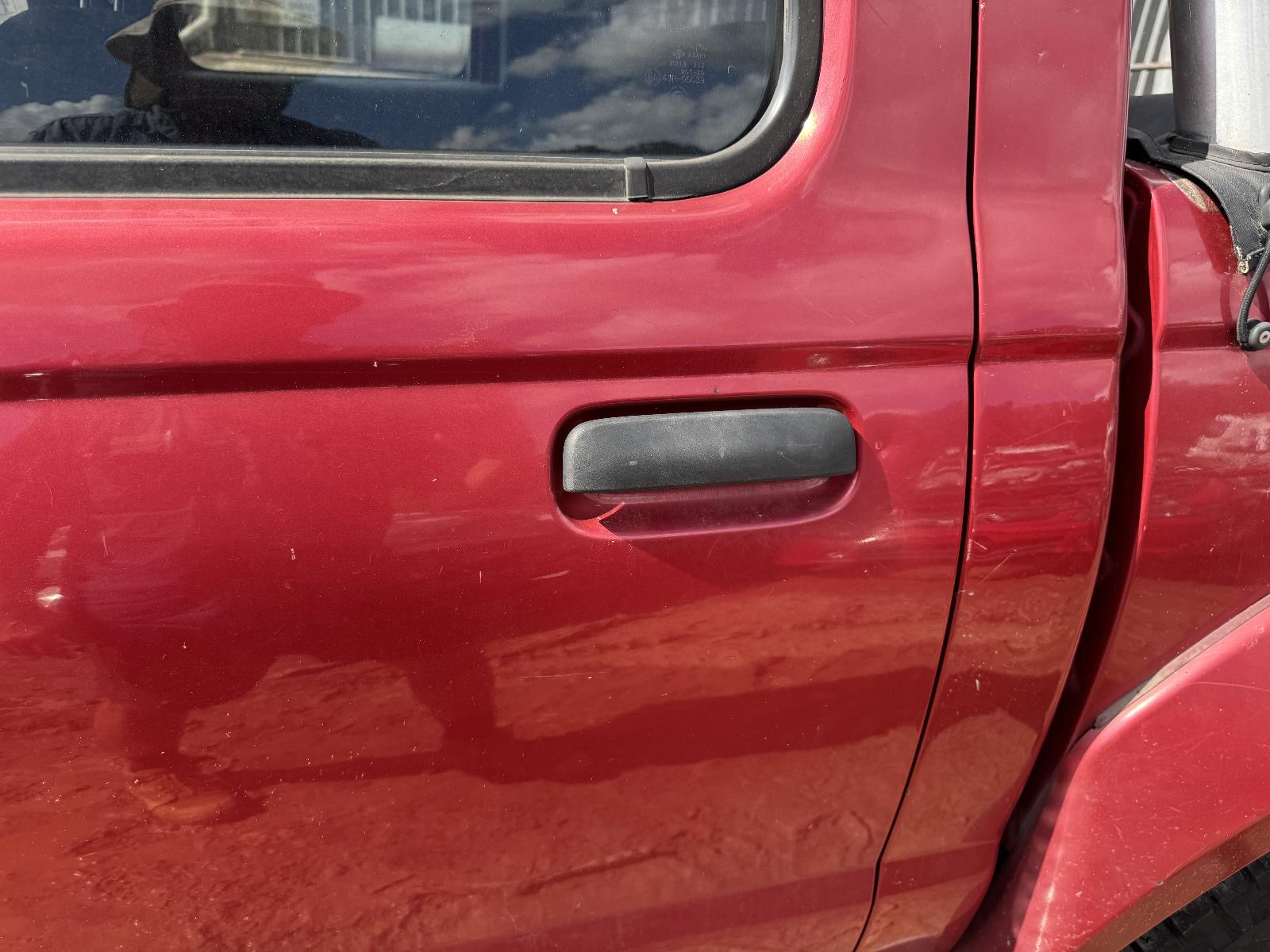 View NISSAN NAVARA 2003 4 Door Utility Breaking