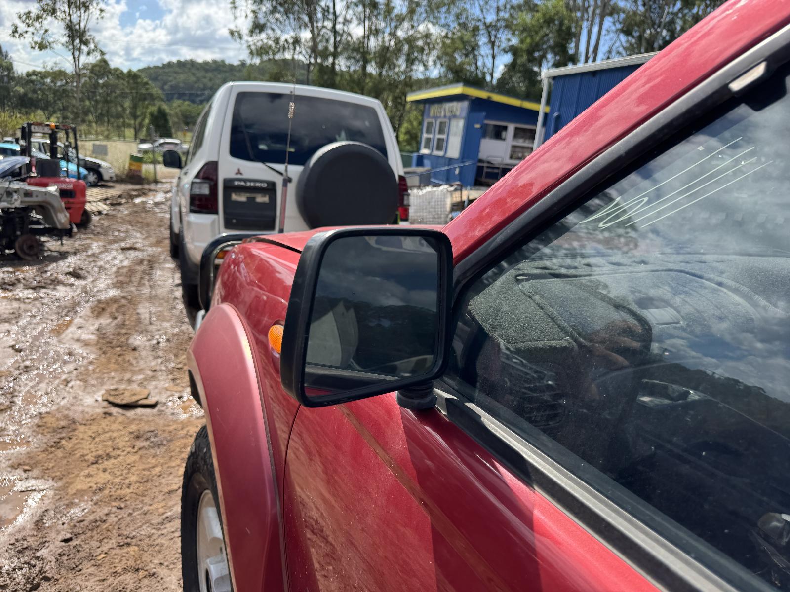 View NISSAN NAVARA 2003 4 Door Utility Breaking