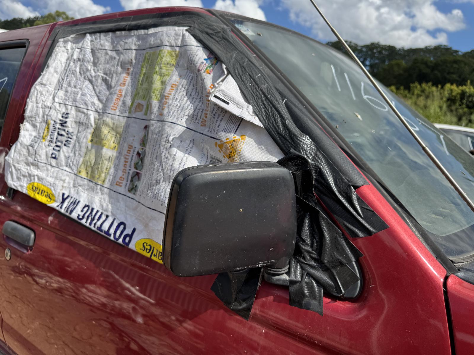 View NISSAN NAVARA 2003 4 Door Utility Breaking