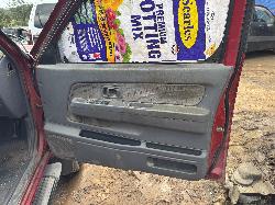 View NISSAN NAVARA 2003 4 Door Utility Breaking