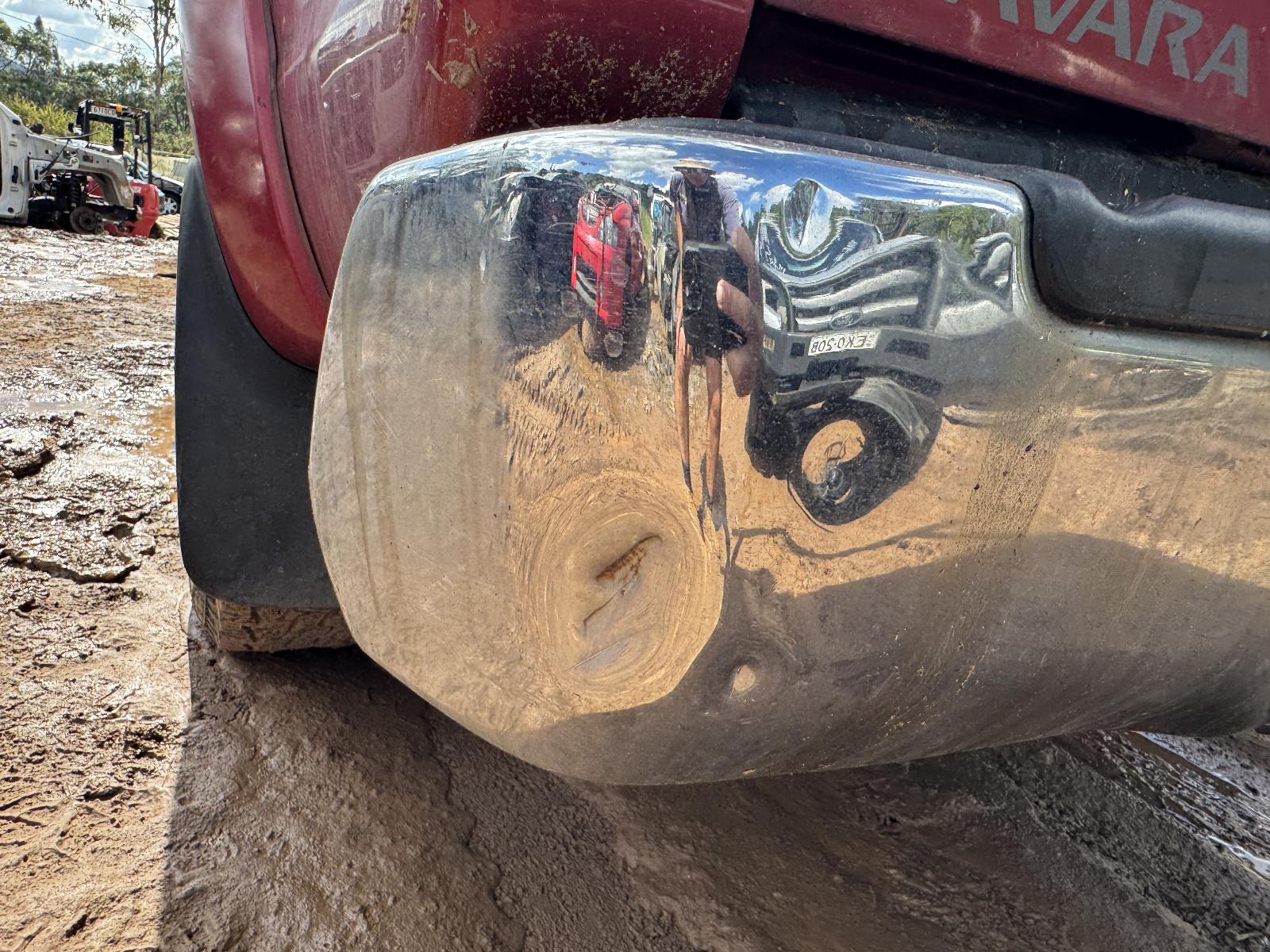 View NISSAN NAVARA 2003 4 Door Utility Breaking
