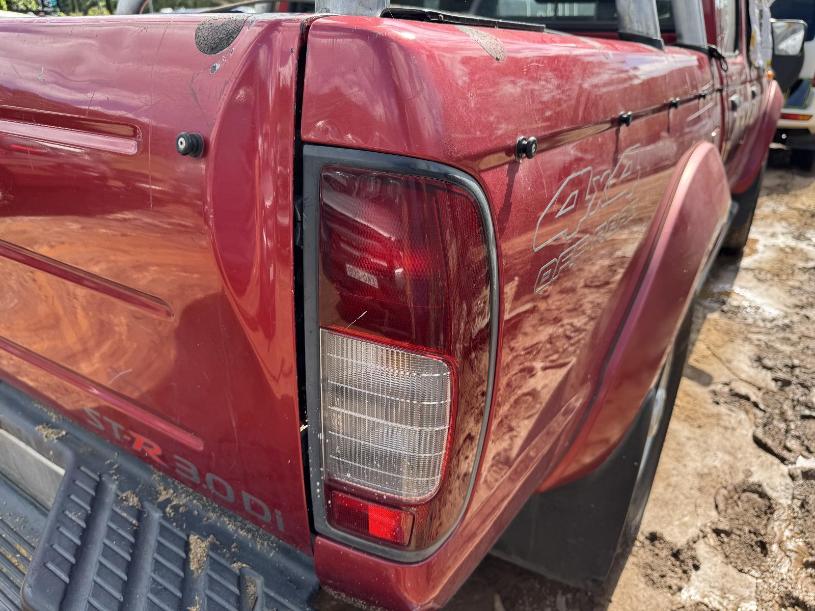 View NISSAN NAVARA 2003 4 Door Utility Breaking