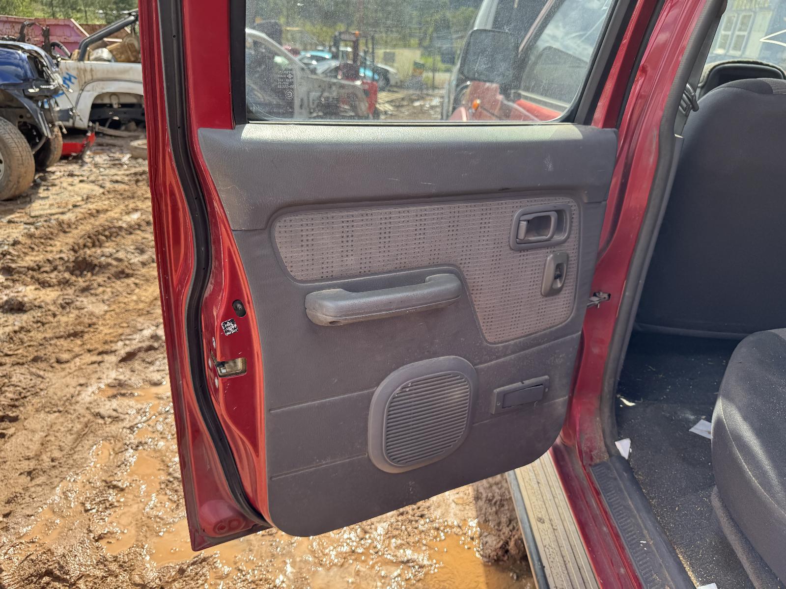 View NISSAN NAVARA 2003 4 Door Utility Breaking