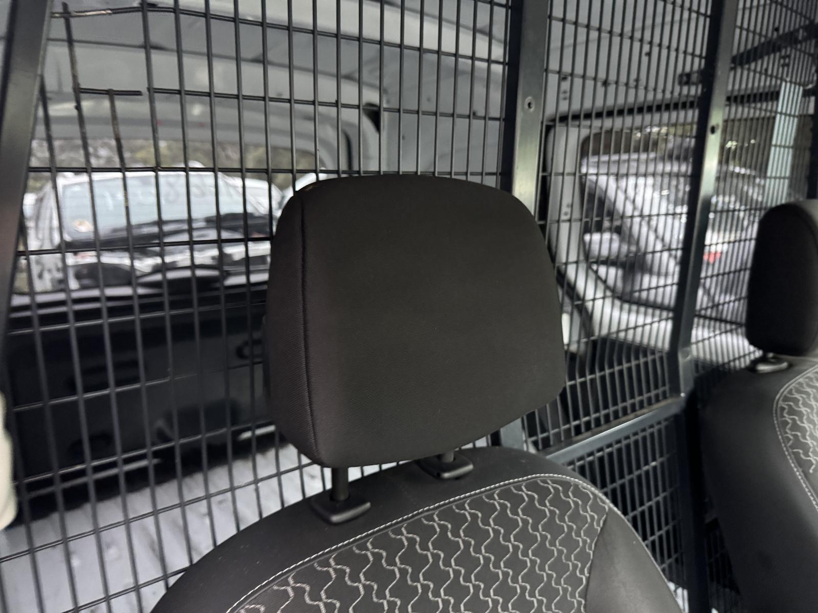 View RENAULT KANGOO 2016 2 Door Van Breaking