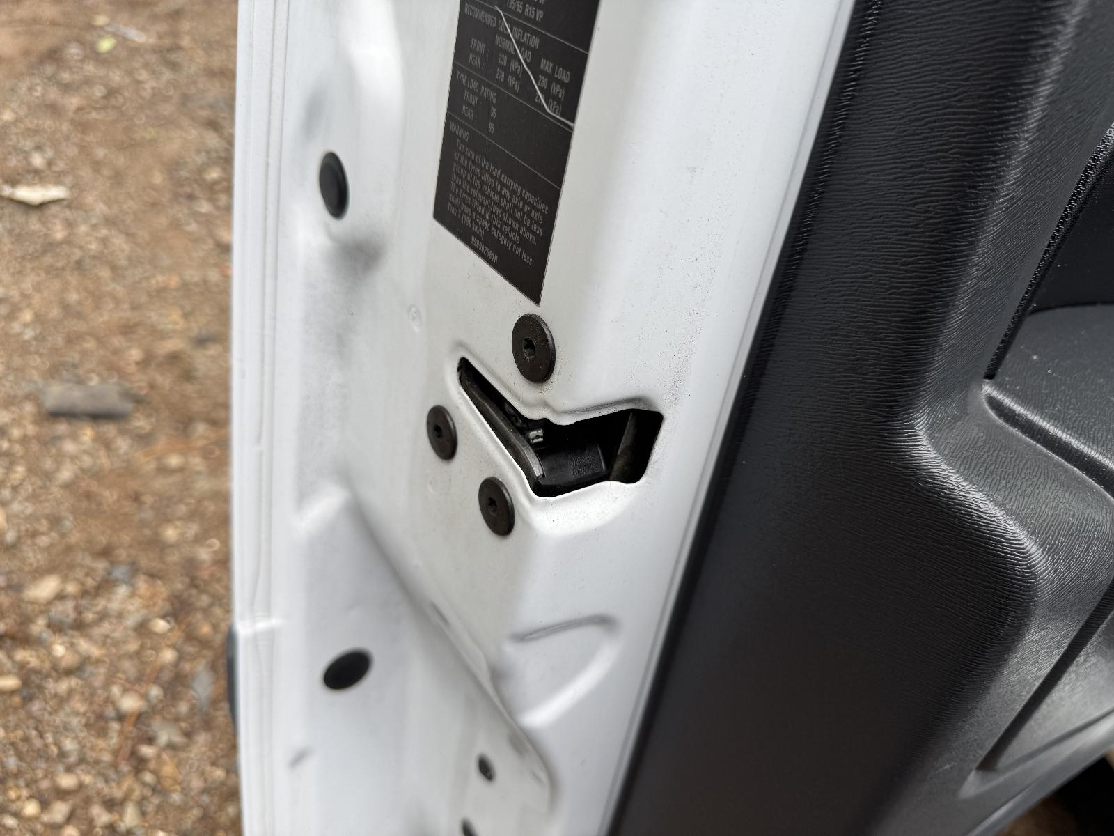View RENAULT KANGOO 2016 2 Door Van Breaking