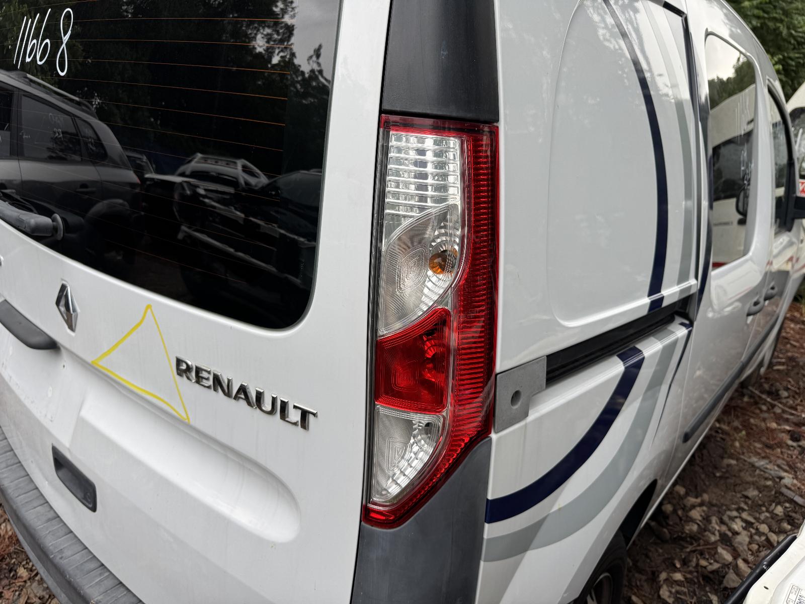 View RENAULT KANGOO 2016 2 Door Van Breaking