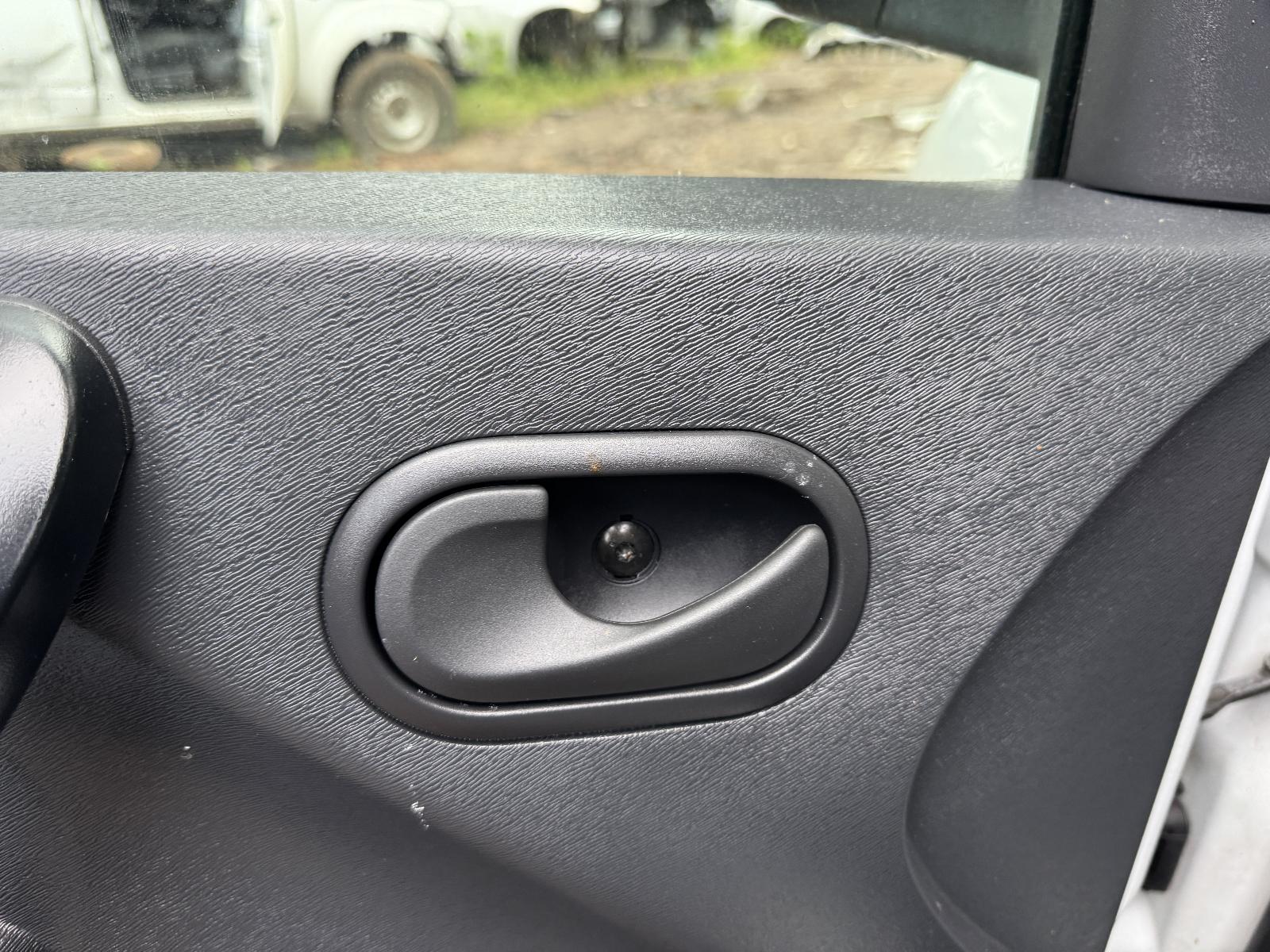 View RENAULT KANGOO 2016 2 Door Van Breaking