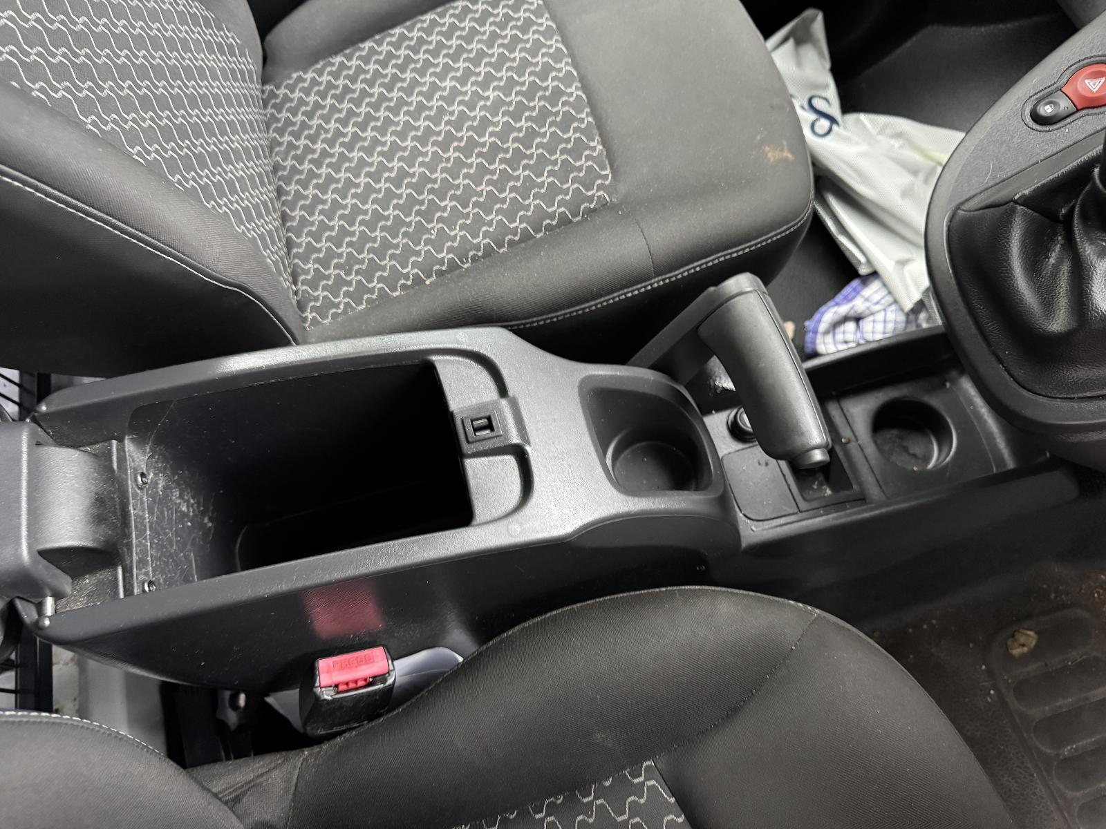 View RENAULT KANGOO 2016 2 Door Van Breaking