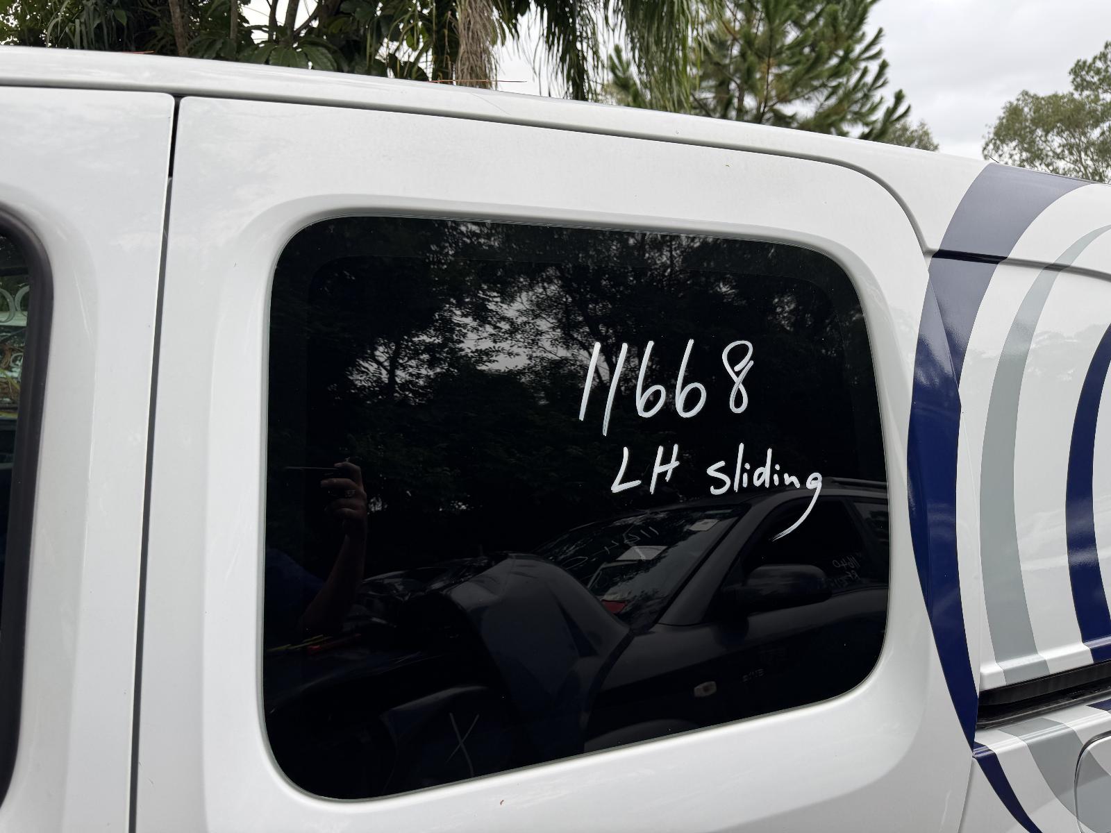 View RENAULT KANGOO 2016 2 Door Van Breaking