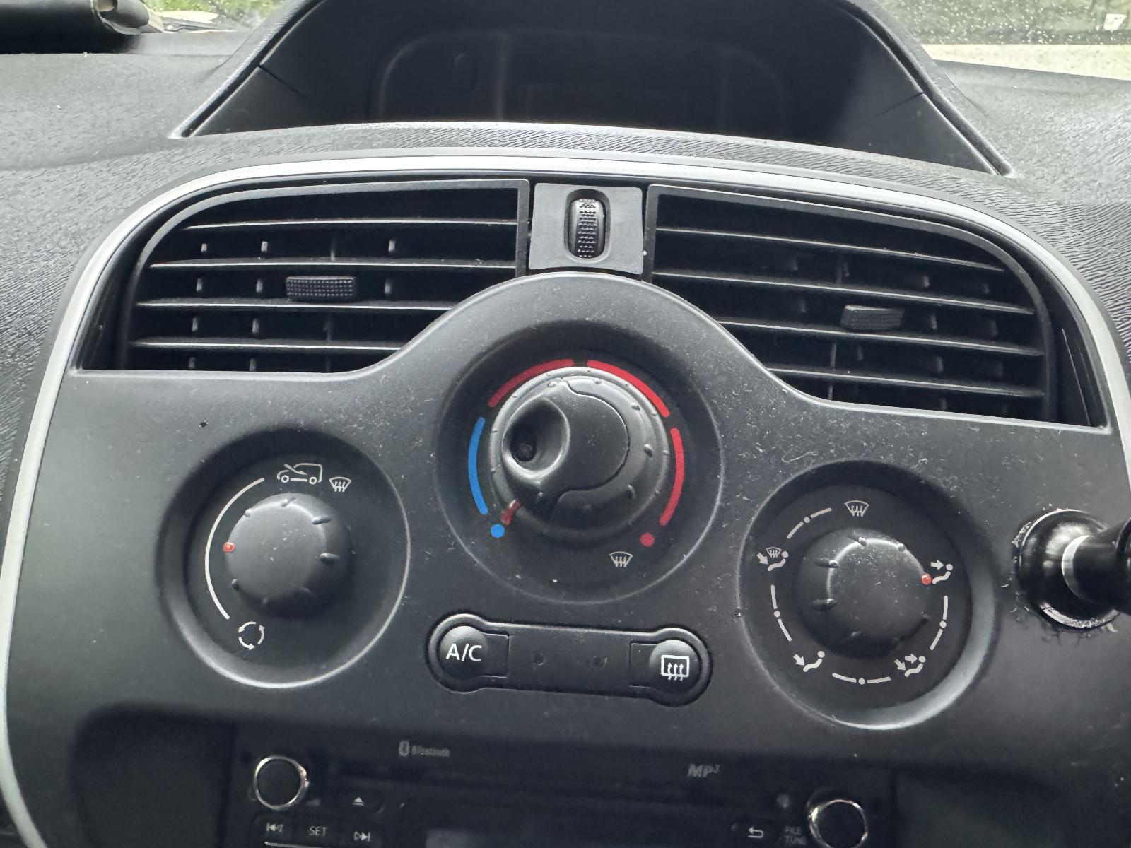 View RENAULT KANGOO 2016 2 Door Van Breaking