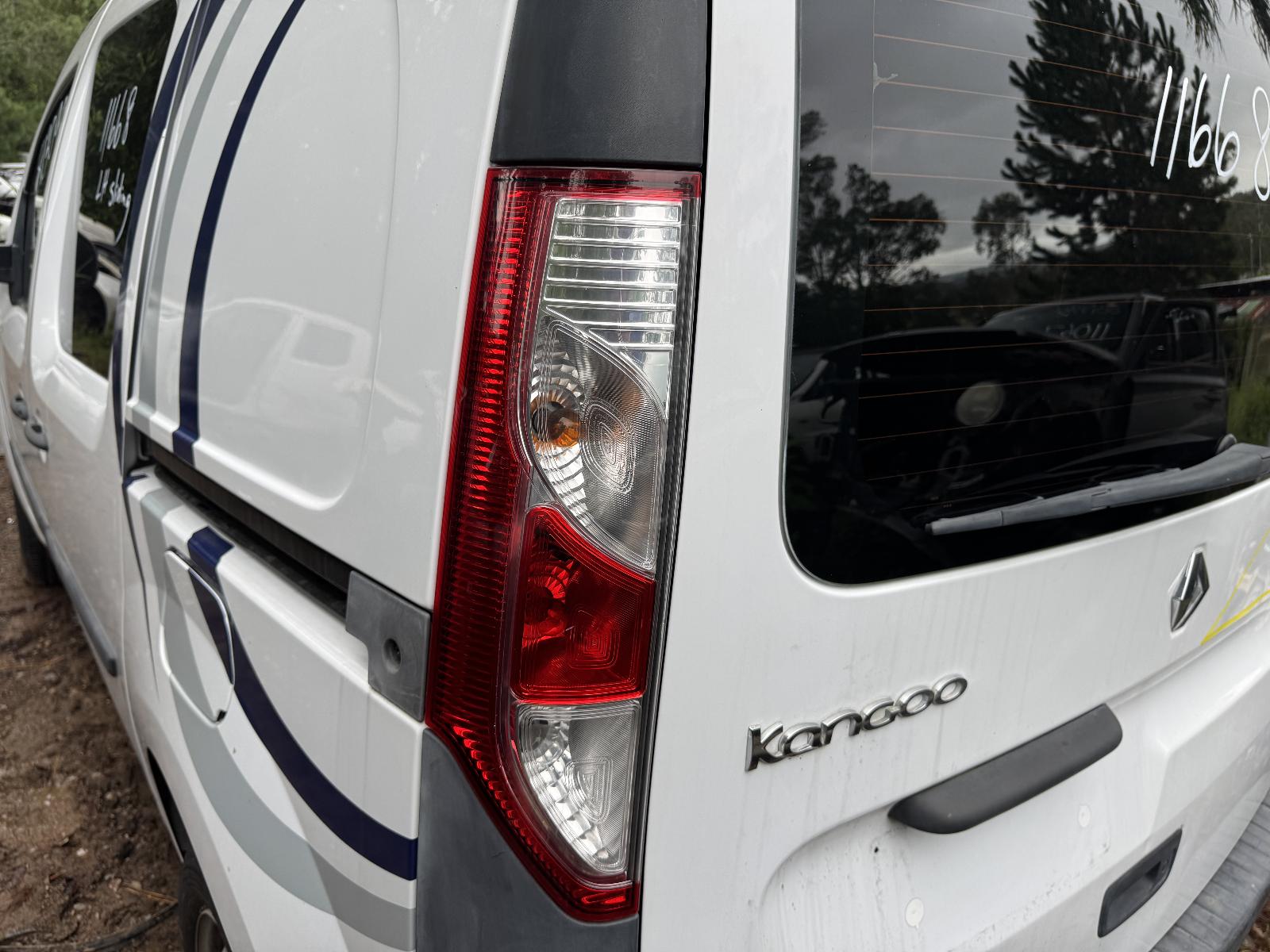 View RENAULT KANGOO 2016 2 Door Van Breaking