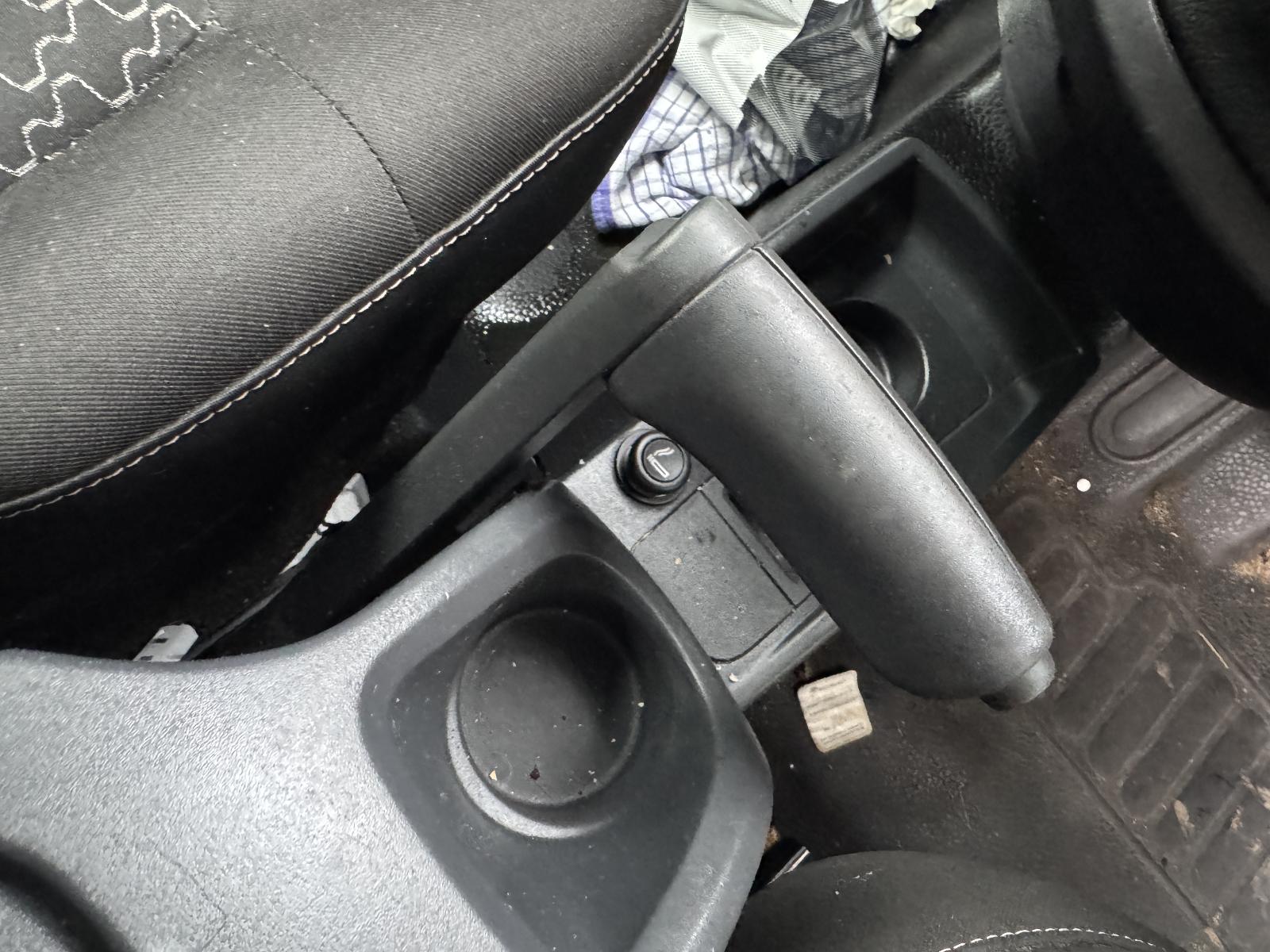 View RENAULT KANGOO 2016 2 Door Van Breaking