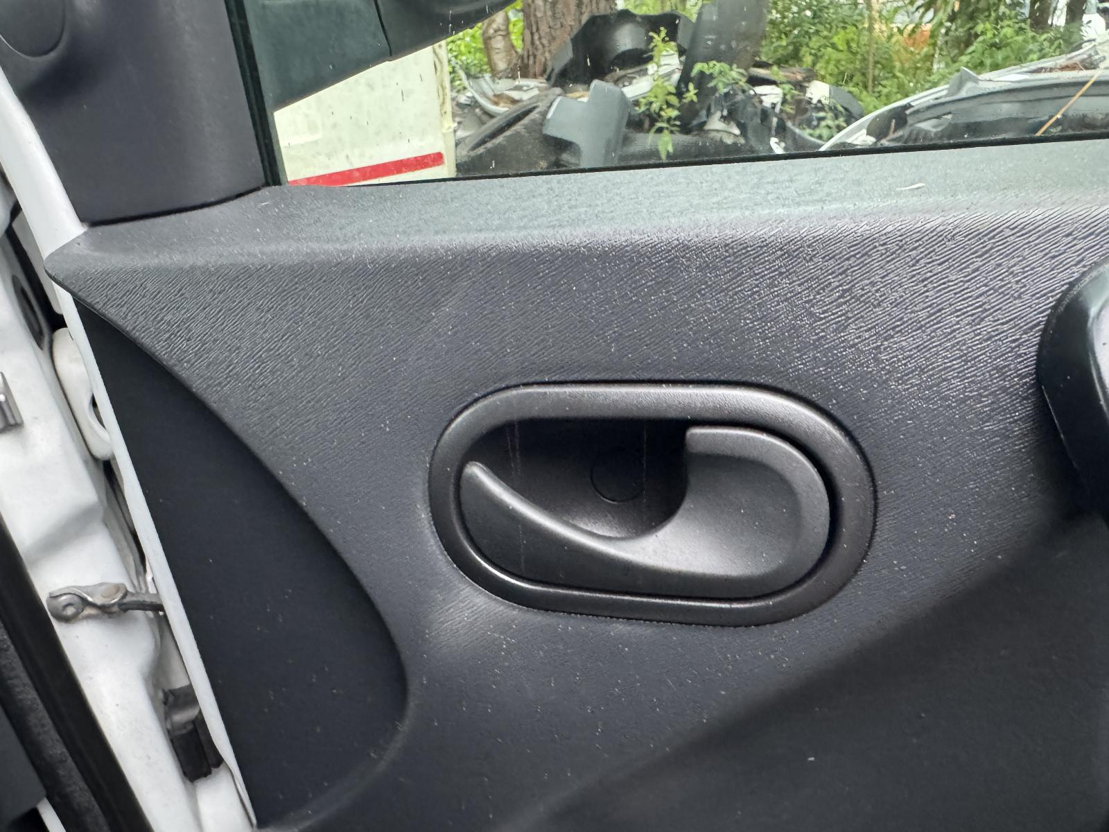 View RENAULT KANGOO 2016 2 Door Van Breaking