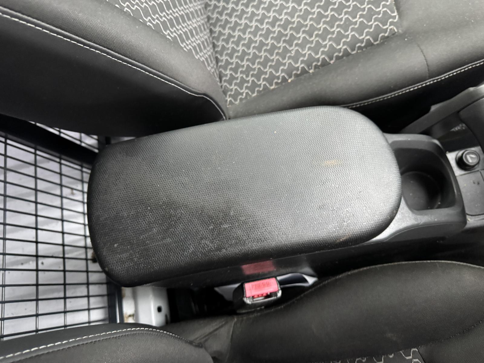 View RENAULT KANGOO 2016 2 Door Van Breaking