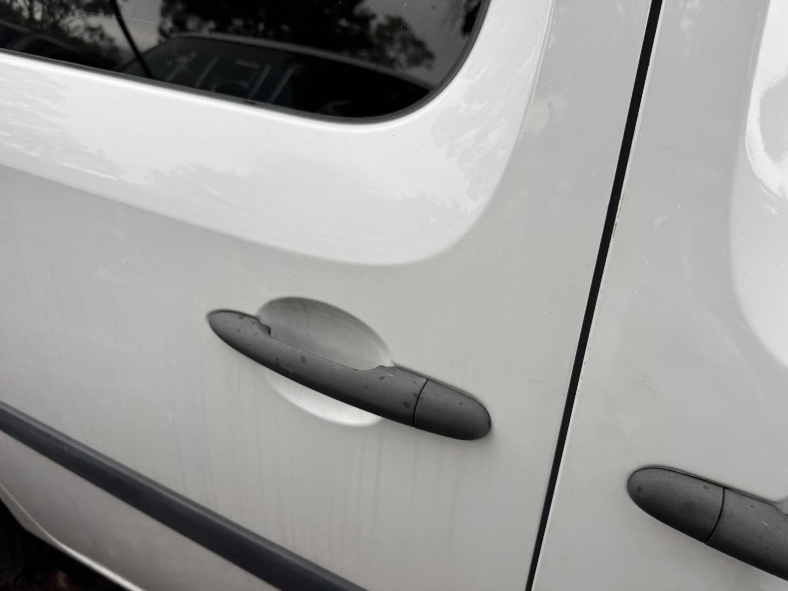 View RENAULT KANGOO 2016 2 Door Van Breaking