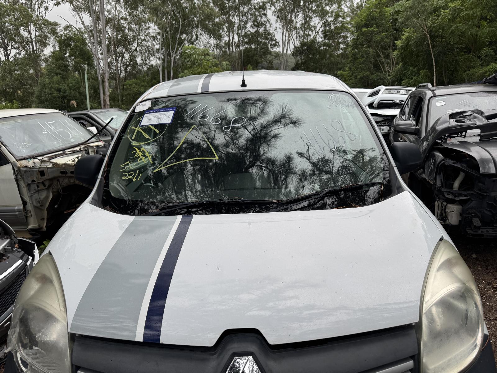 View RENAULT KANGOO 2016 2 Door Van Breaking