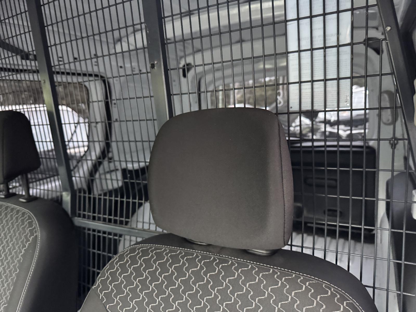 View RENAULT KANGOO 2016 2 Door Van Breaking