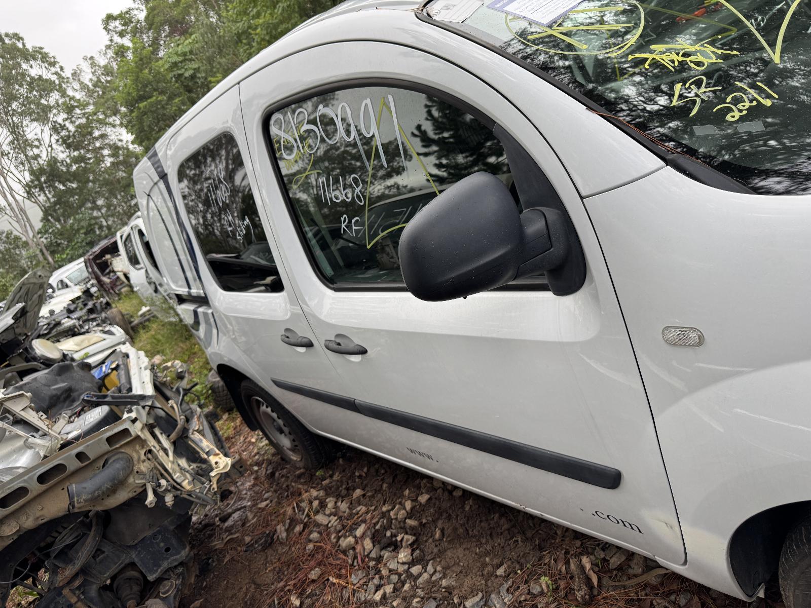 View RENAULT KANGOO 2016 2 Door Van Breaking