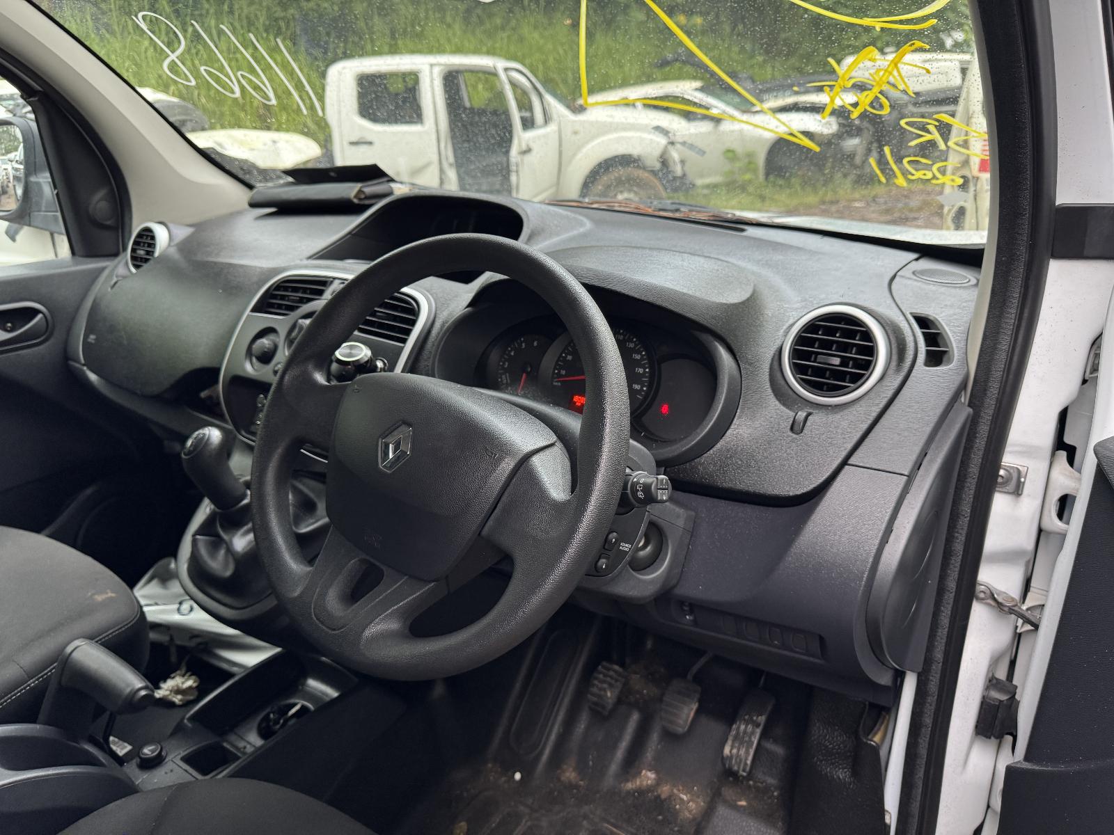 View RENAULT KANGOO 2016 2 Door Van Breaking