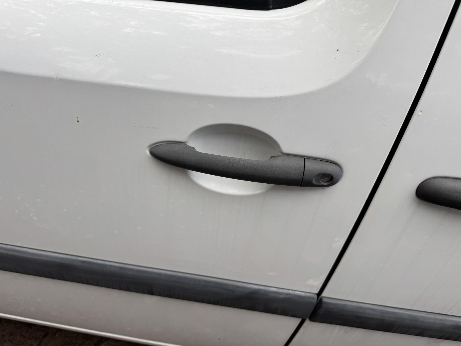 View RENAULT KANGOO 2016 2 Door Van Breaking