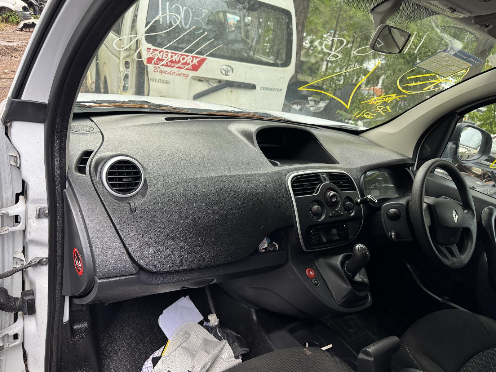 View RENAULT KANGOO 2016 2 Door Van Breaking