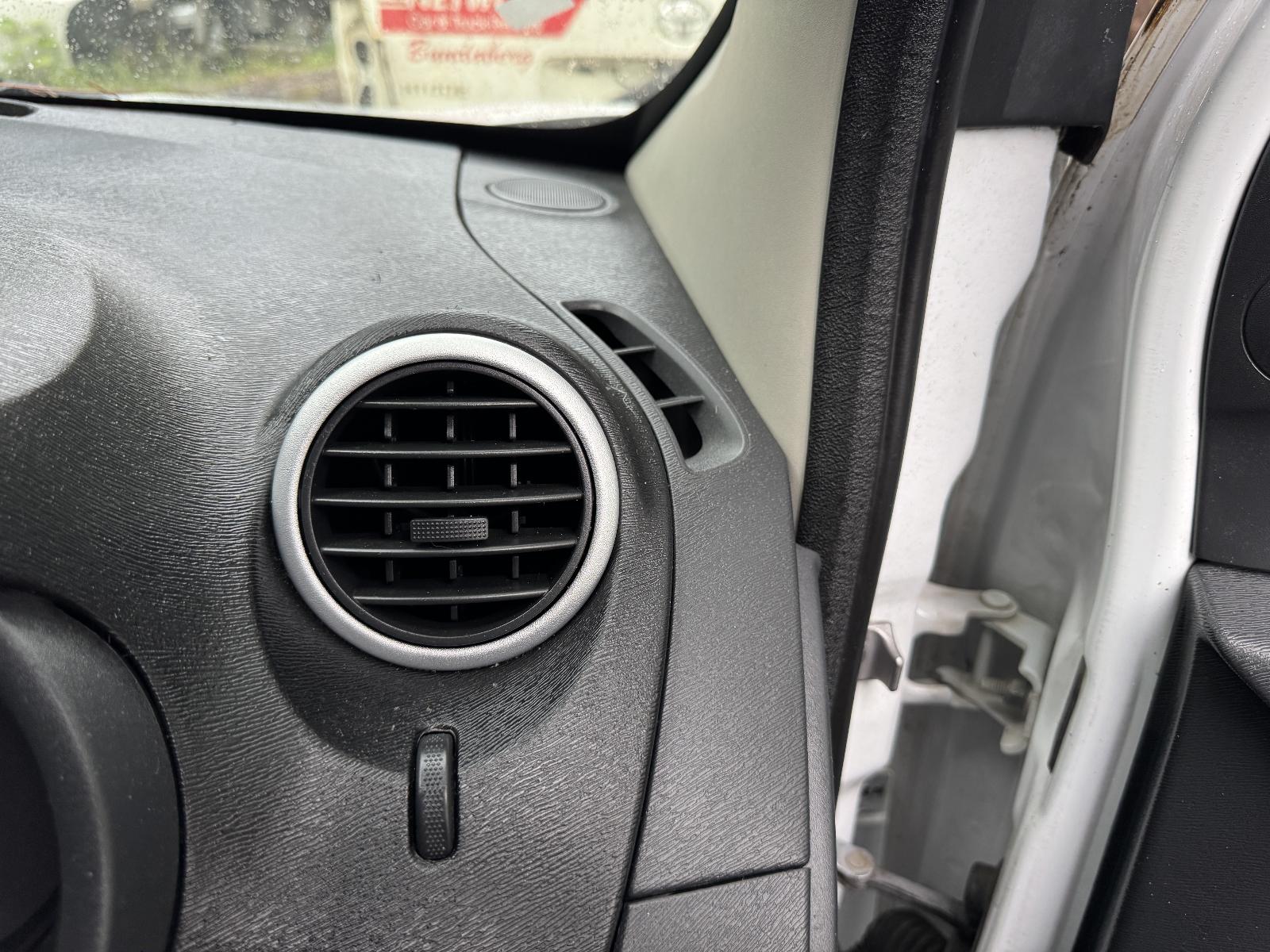 View RENAULT KANGOO 2016 2 Door Van Breaking