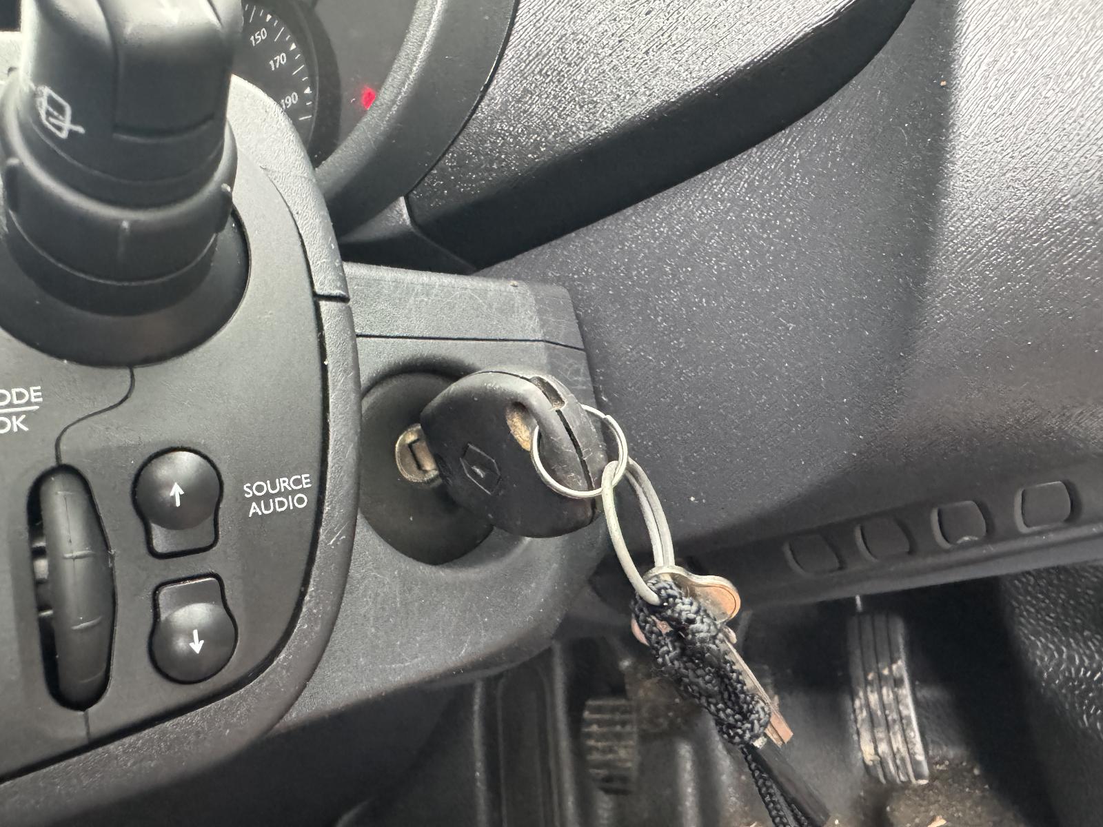 View RENAULT KANGOO 2016 2 Door Van Breaking