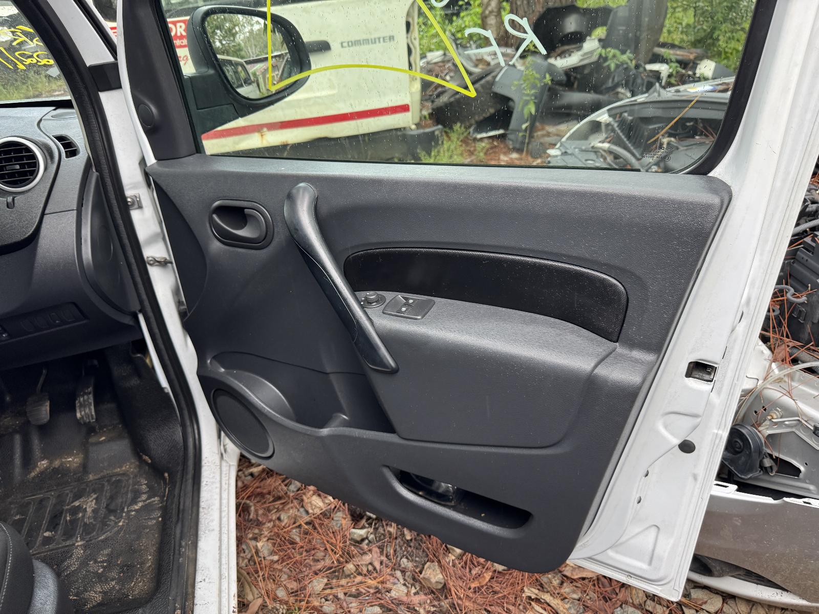View RENAULT KANGOO 2016 2 Door Van Breaking