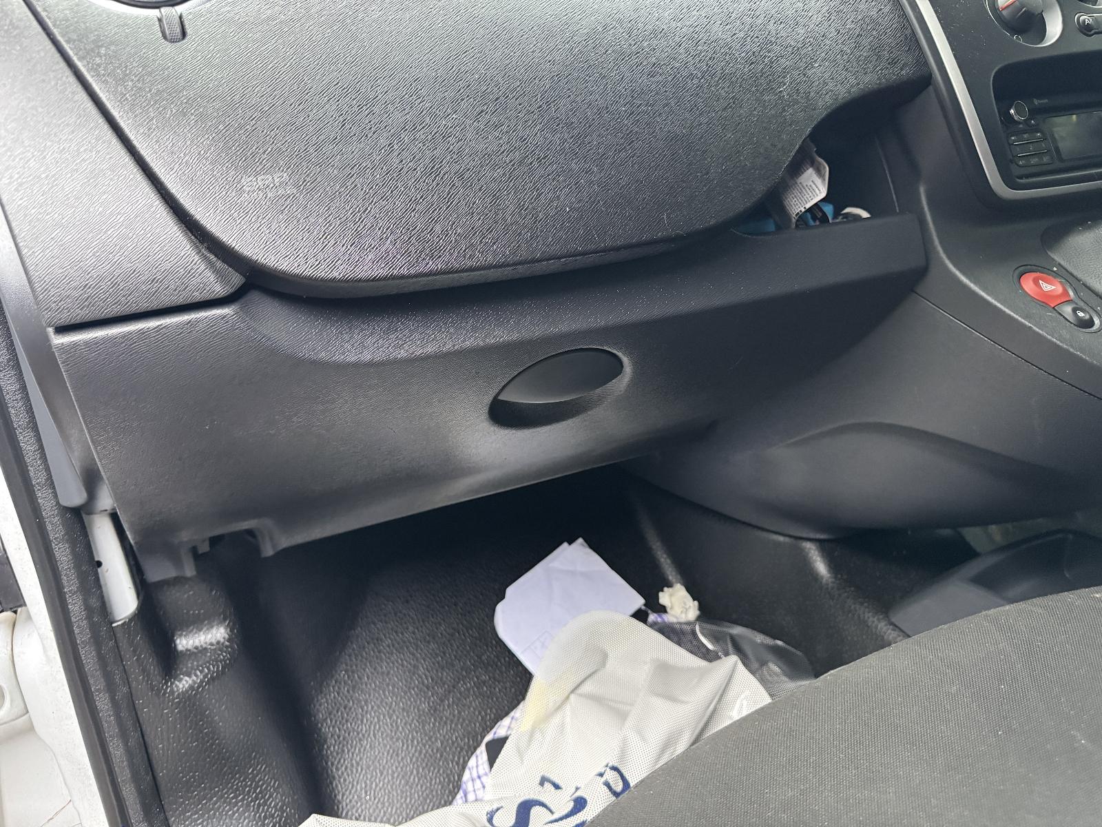 View RENAULT KANGOO 2016 2 Door Van Breaking